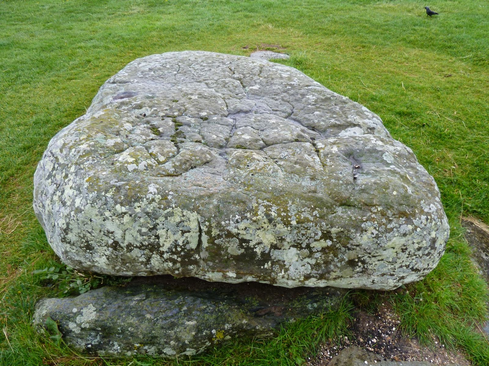 Камень Стоунхендж лицо. Тмутараканский камень. Тмутараканский камень фото. Трилиты. Каменная бездна