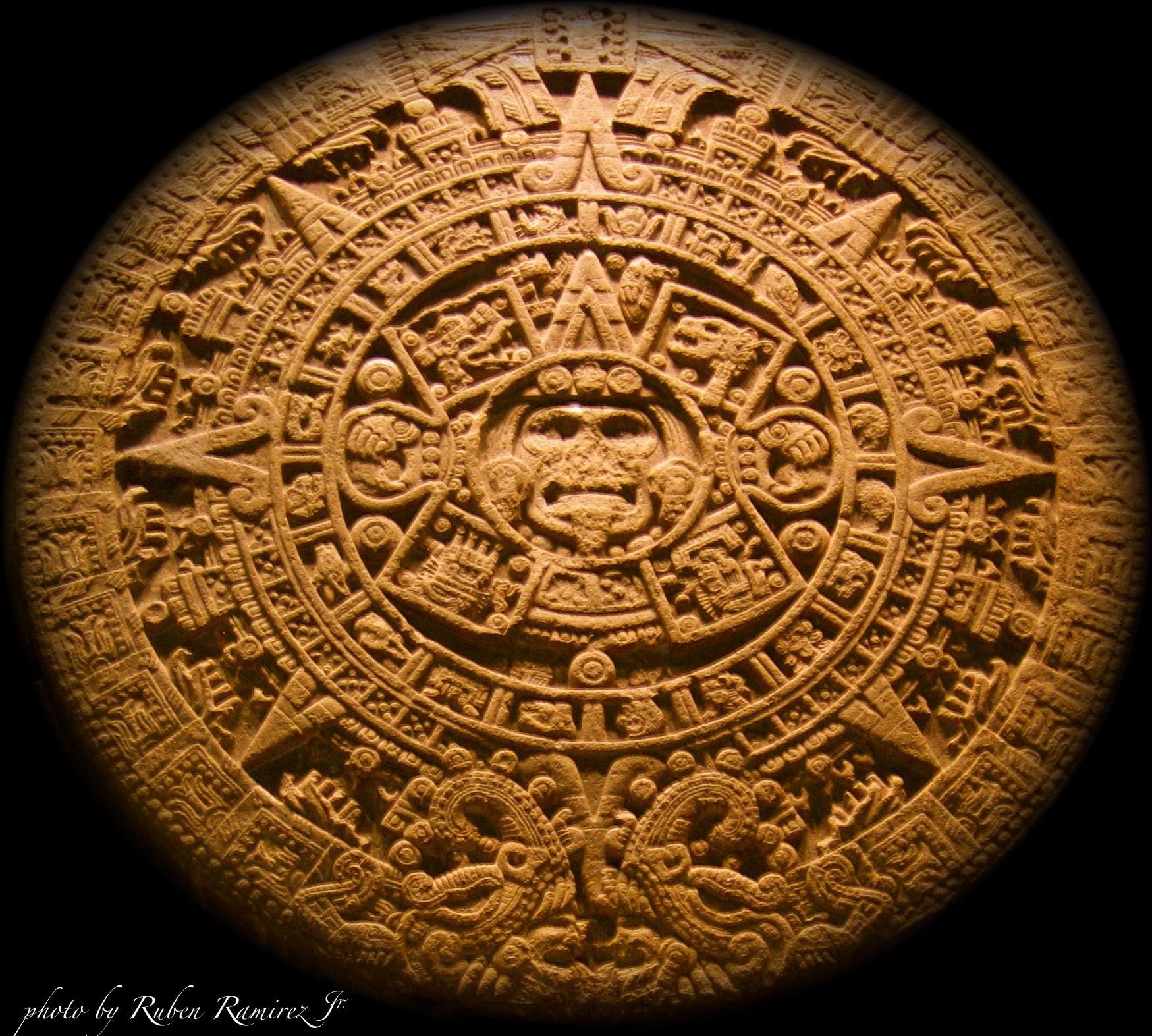 Конспект урока календарь майя. Камень солнца ацтеков музей Мехико. Камень солнца ацтеков. Календарь ацтеков музей Мексика. Солнце Майя.