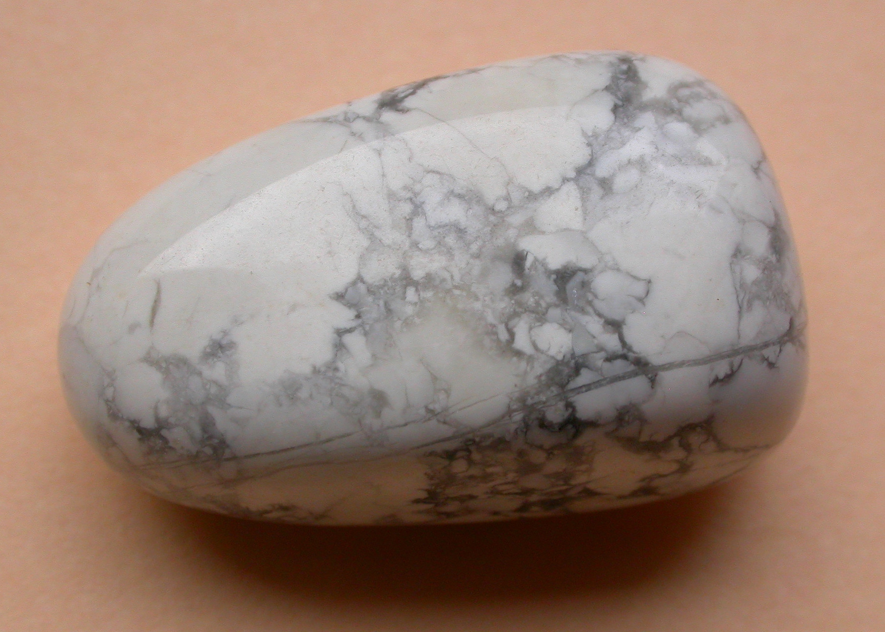Белый драгоценный камень фото и название