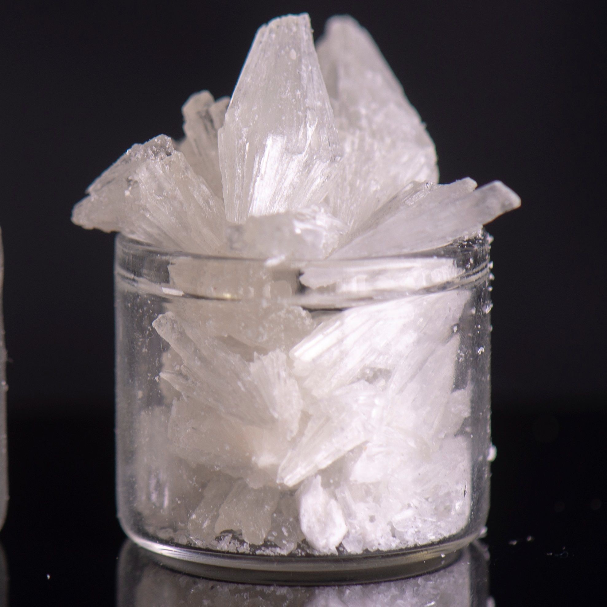 Peroxide crystals. Цинковый купорос Кристалл. Кристалл ТГК 99. CBD Кристаллы. Сульфат цинка Кристаллы.