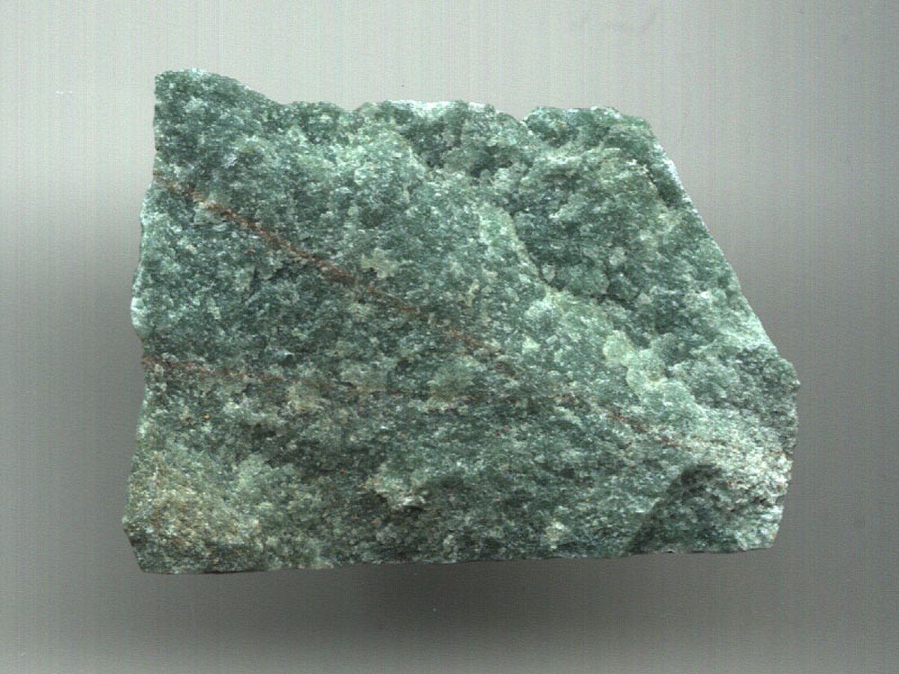 Зелёный кварцит камень