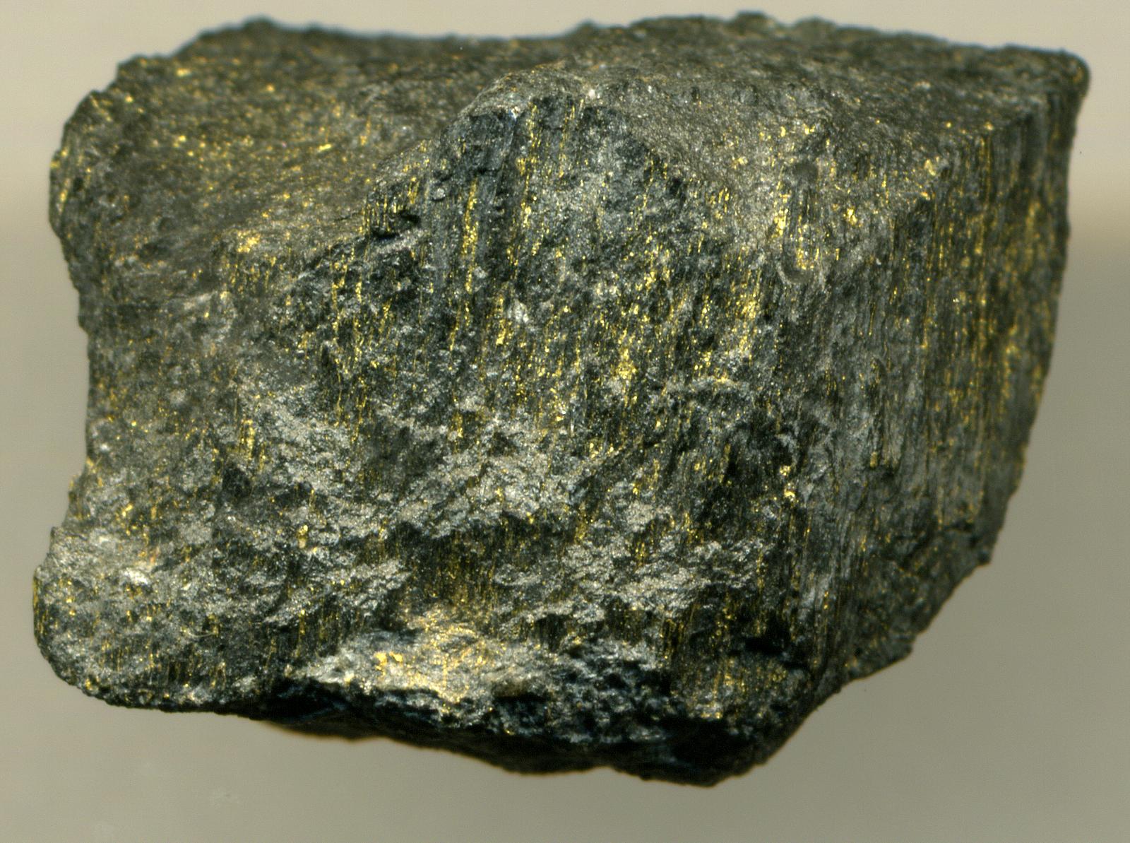 Сера в угле каменном. Золоторудная сульфидная руда. Пирит самородок. Железная слюдка минерал. Золото-пиритные руды.