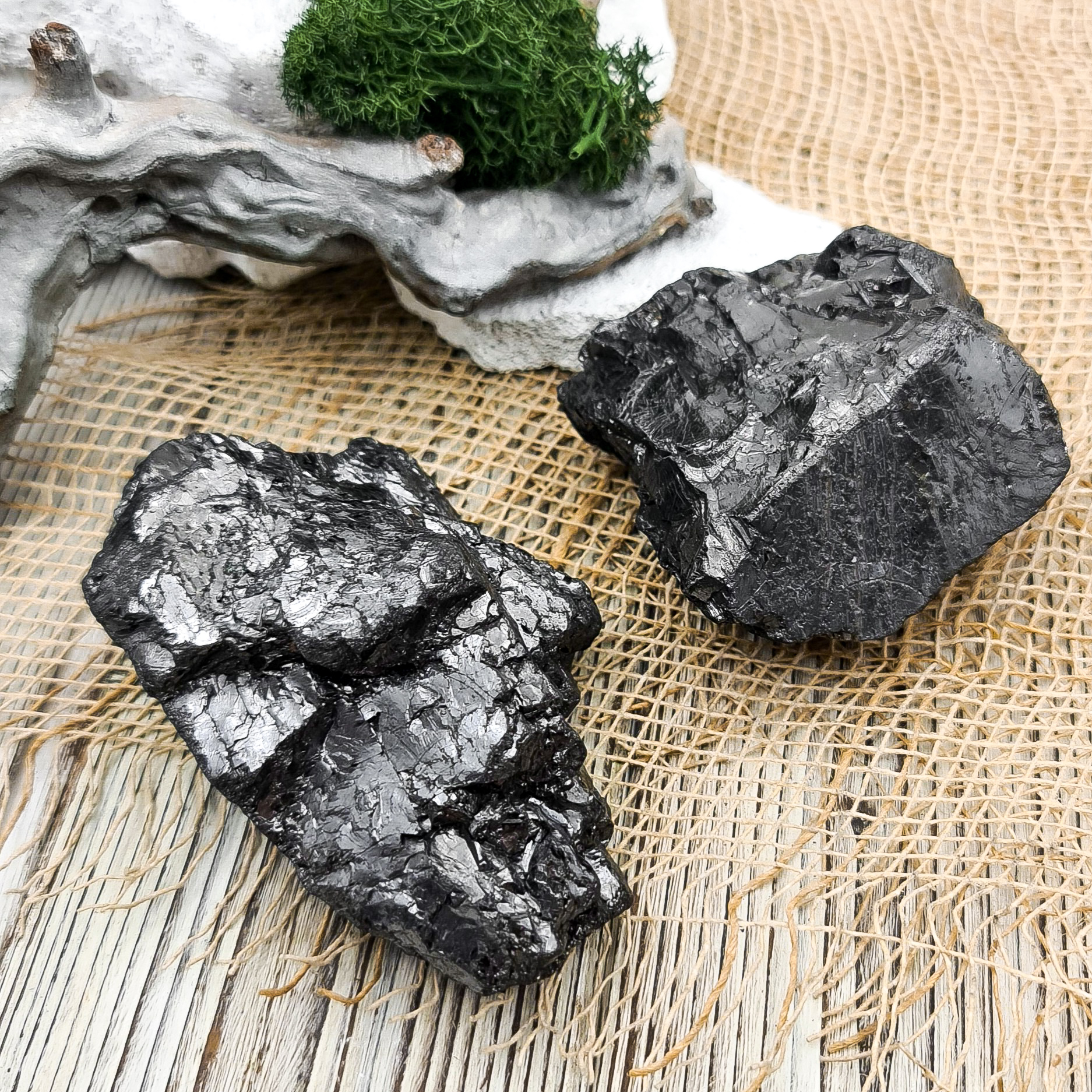 Какой камень добывают в карелии кроме шунгита. Шунгит Карелия. Шунгит черный минерал. Корейский шунгит камень. Элитный шунгит.