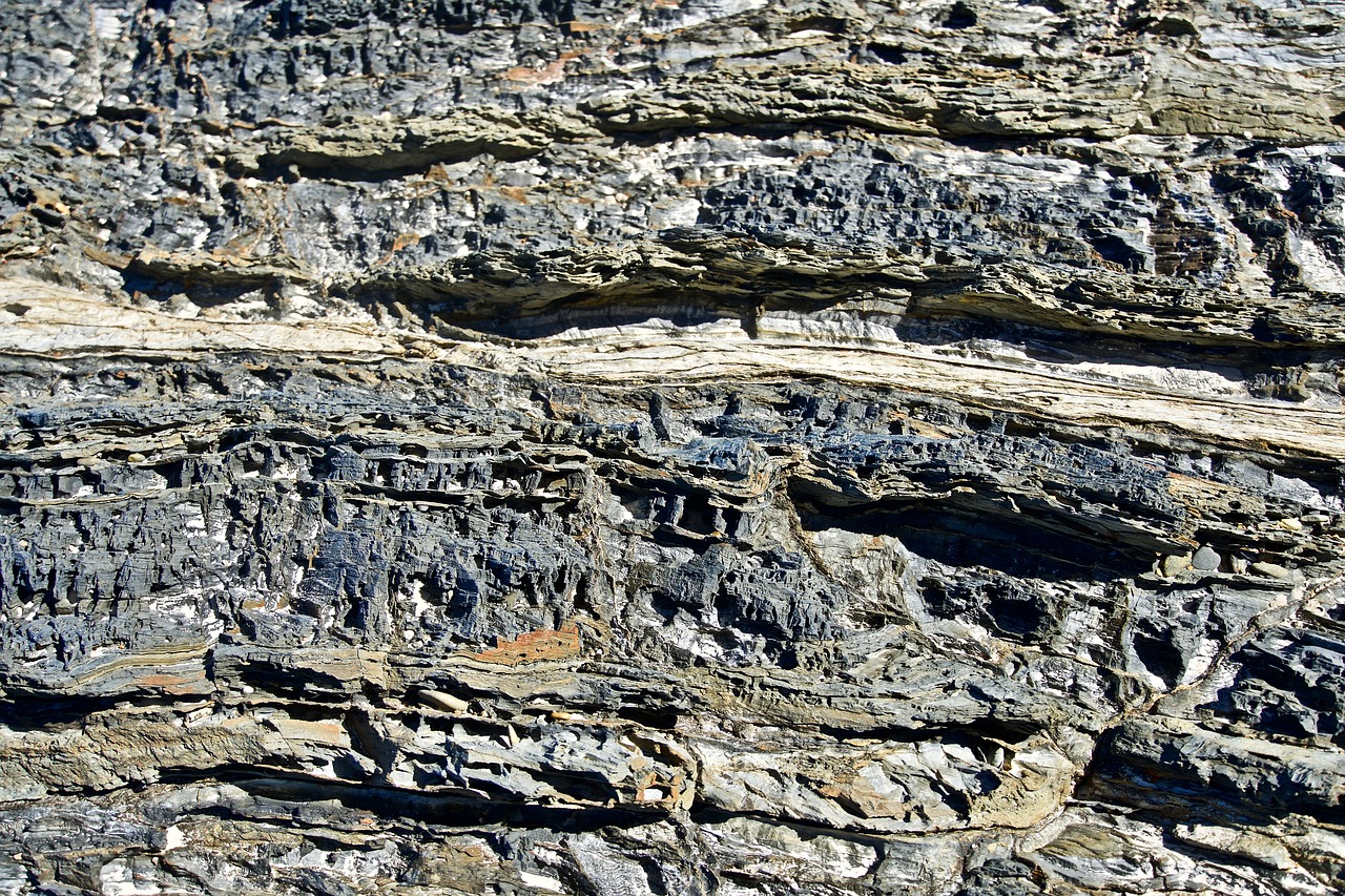 Геологические слои камень