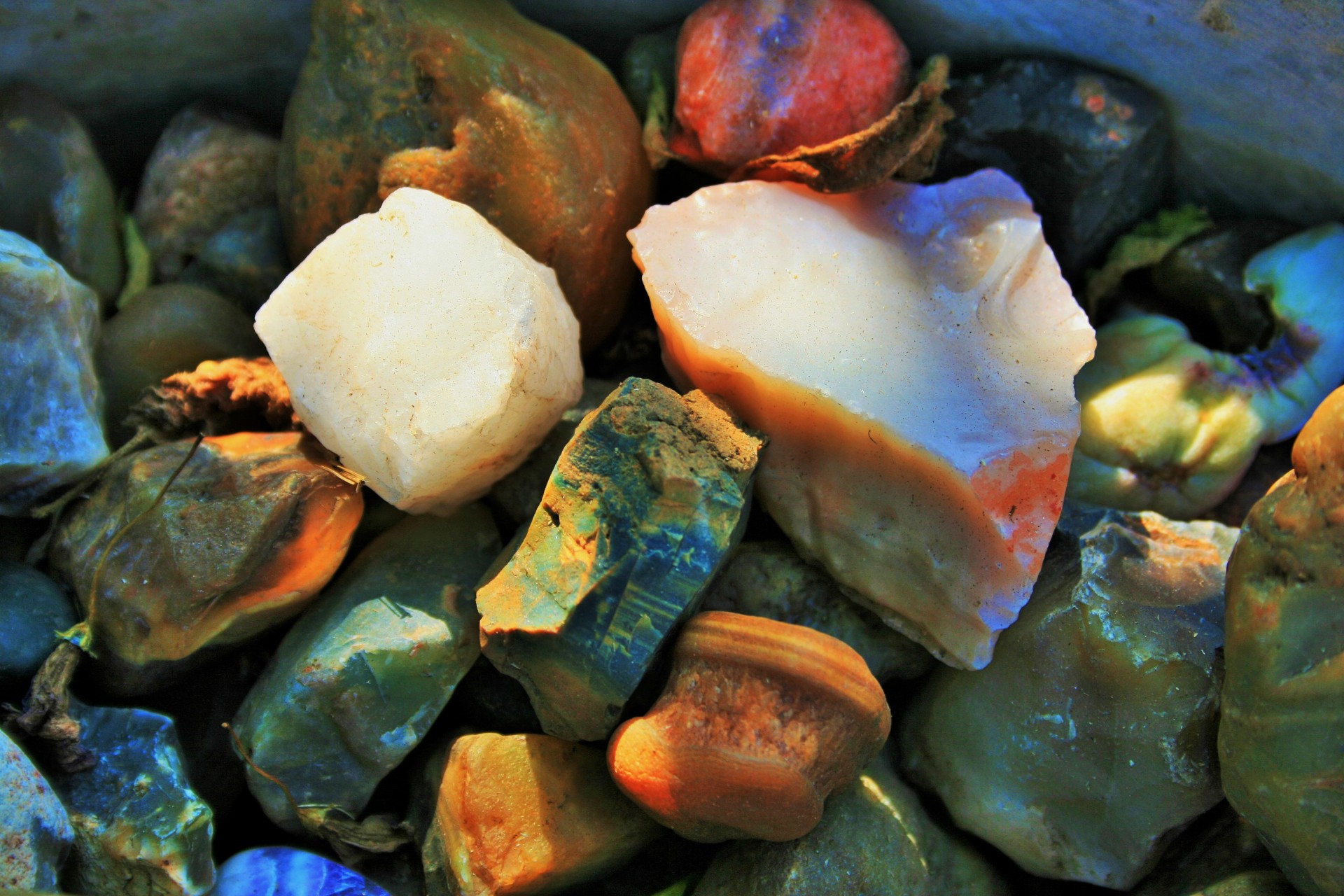 Драгоценные камни и полудрагоценные камни фото