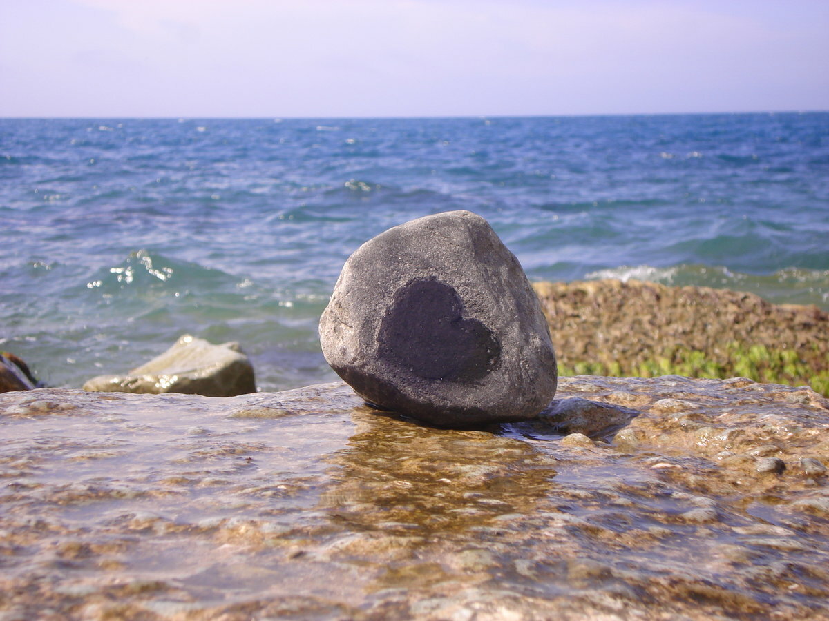 камушки у берега
