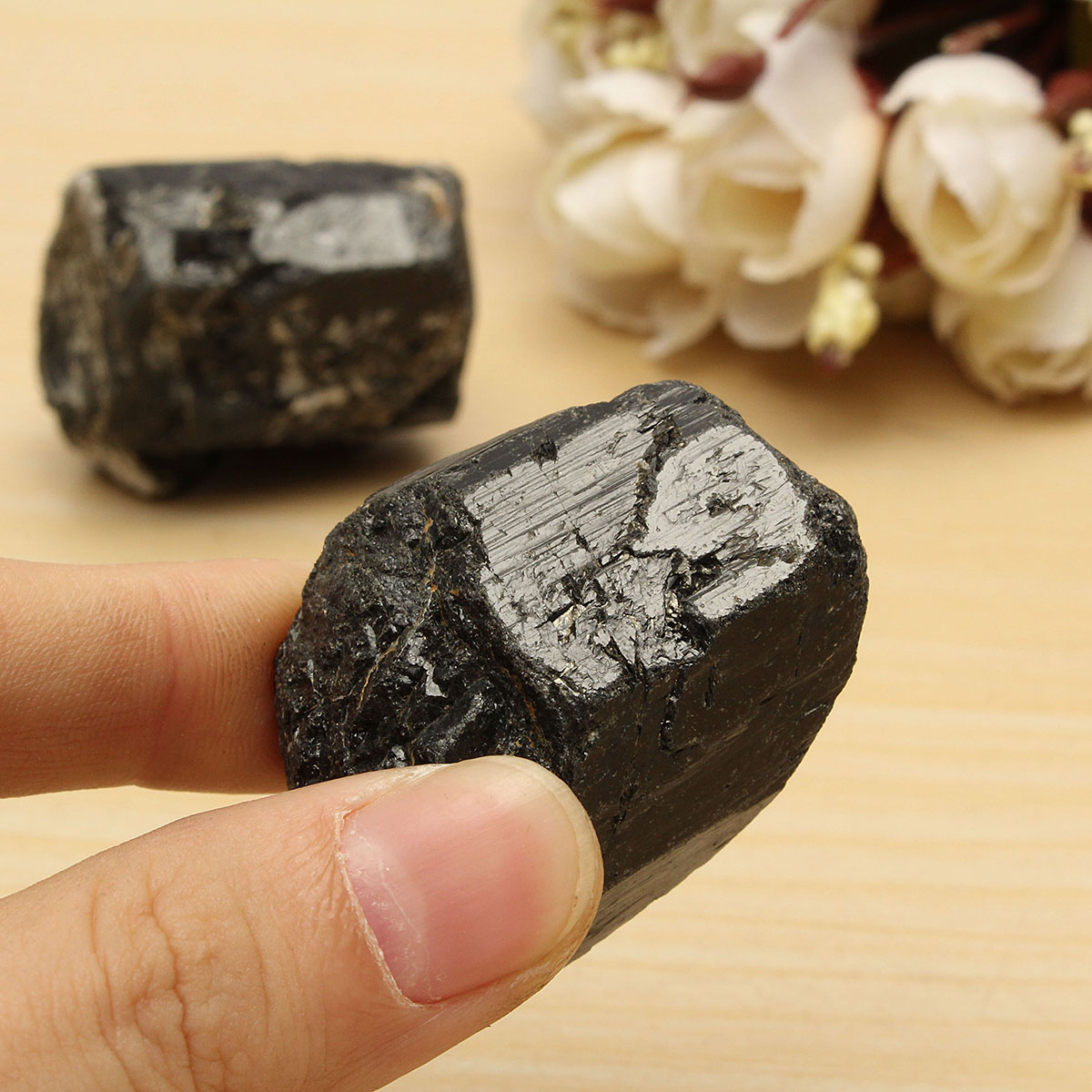 Броше ый камень. Чёрный Морион камень. Морион черный кварц. Морион драгоценный камень. Морион (минерал).