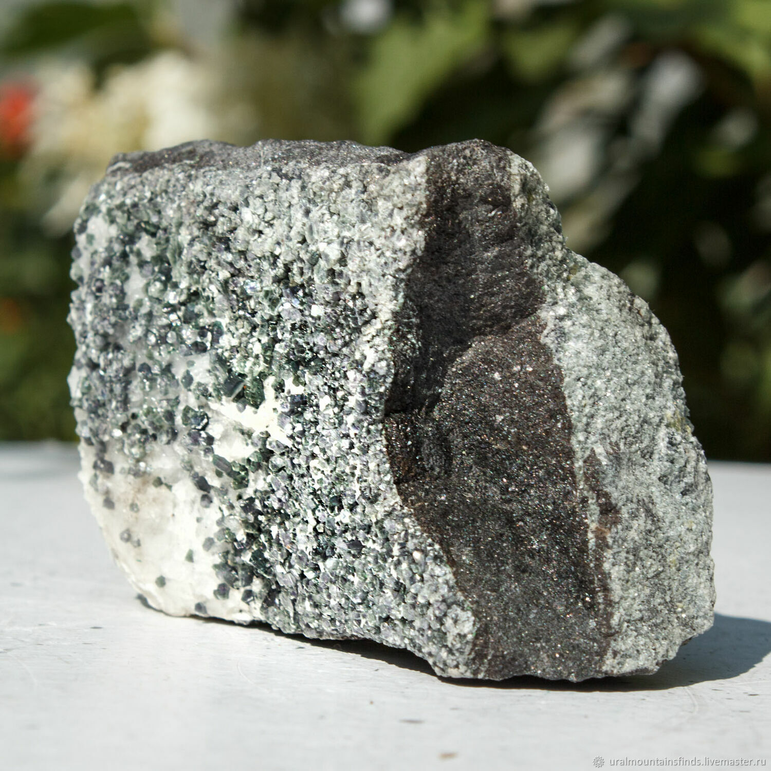 Хромит железа ii. Хромит минерал. Корундофиллит минерал. Хромит магния. Клинохлор камень.