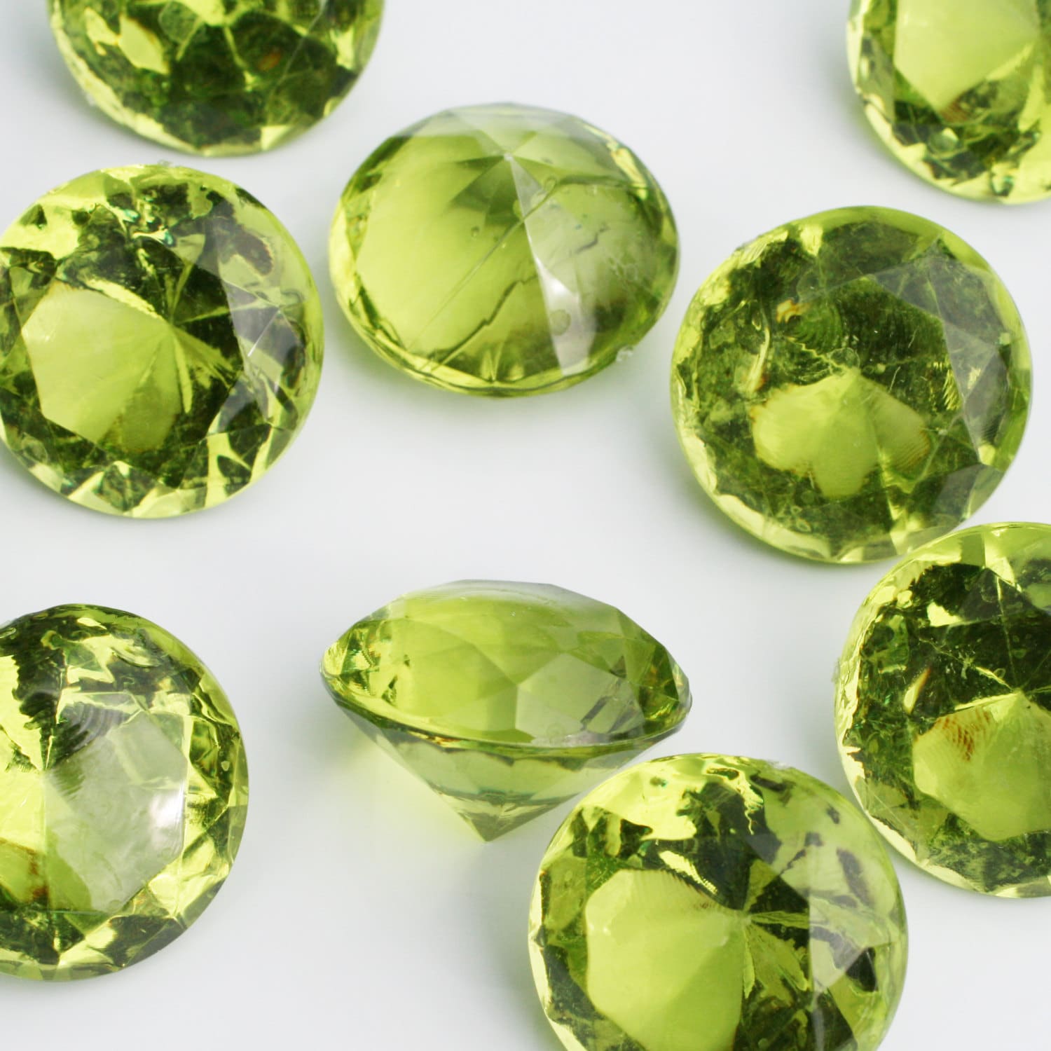 Зеленый прозрачный камень
