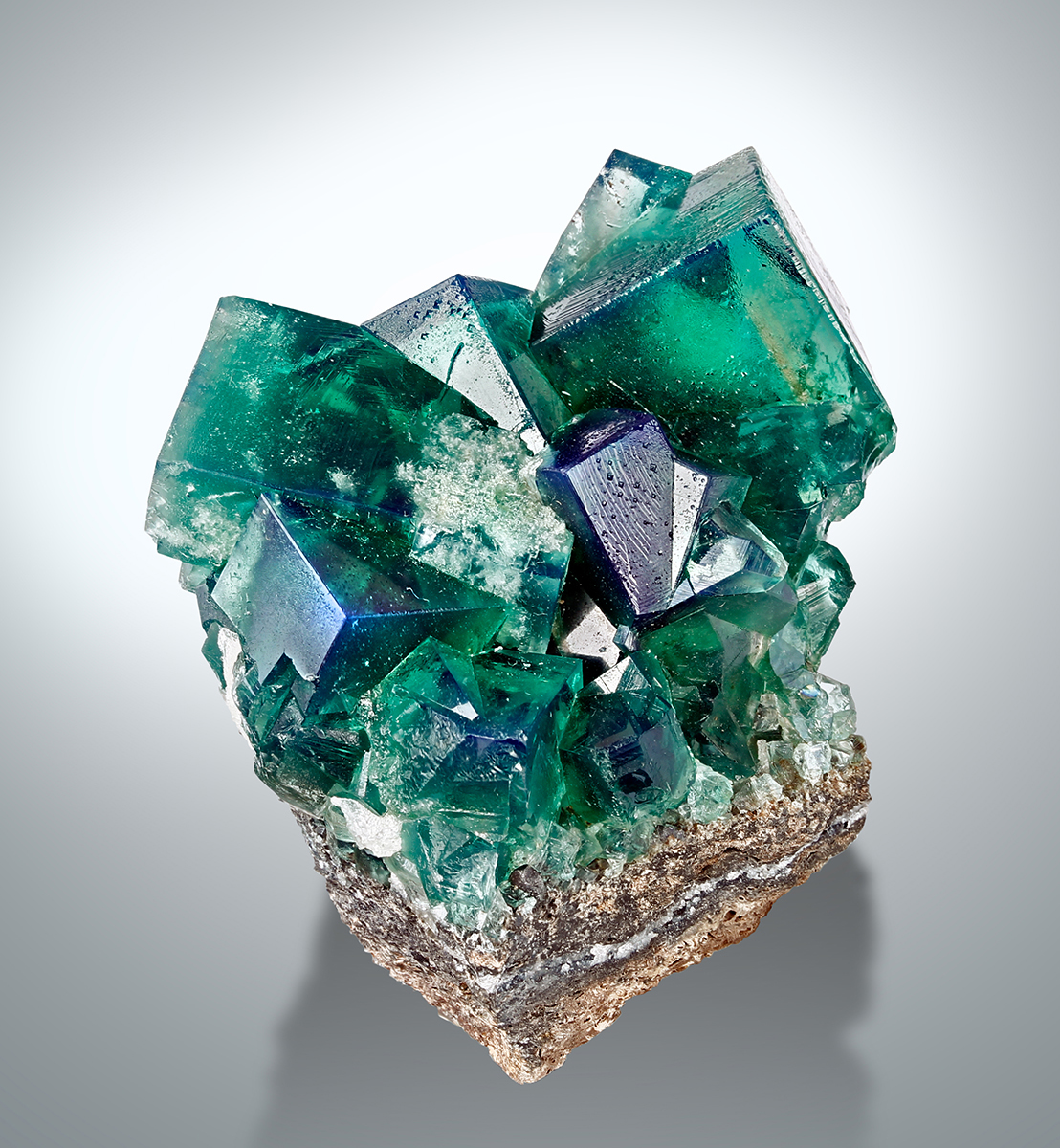 Драгоценный камень самоцветов. Kristall Minerals с120. Самоцветы минералы Кристалл. Эритрит САМОЦВЕТ Кристалл. Флюорит камень друза.
