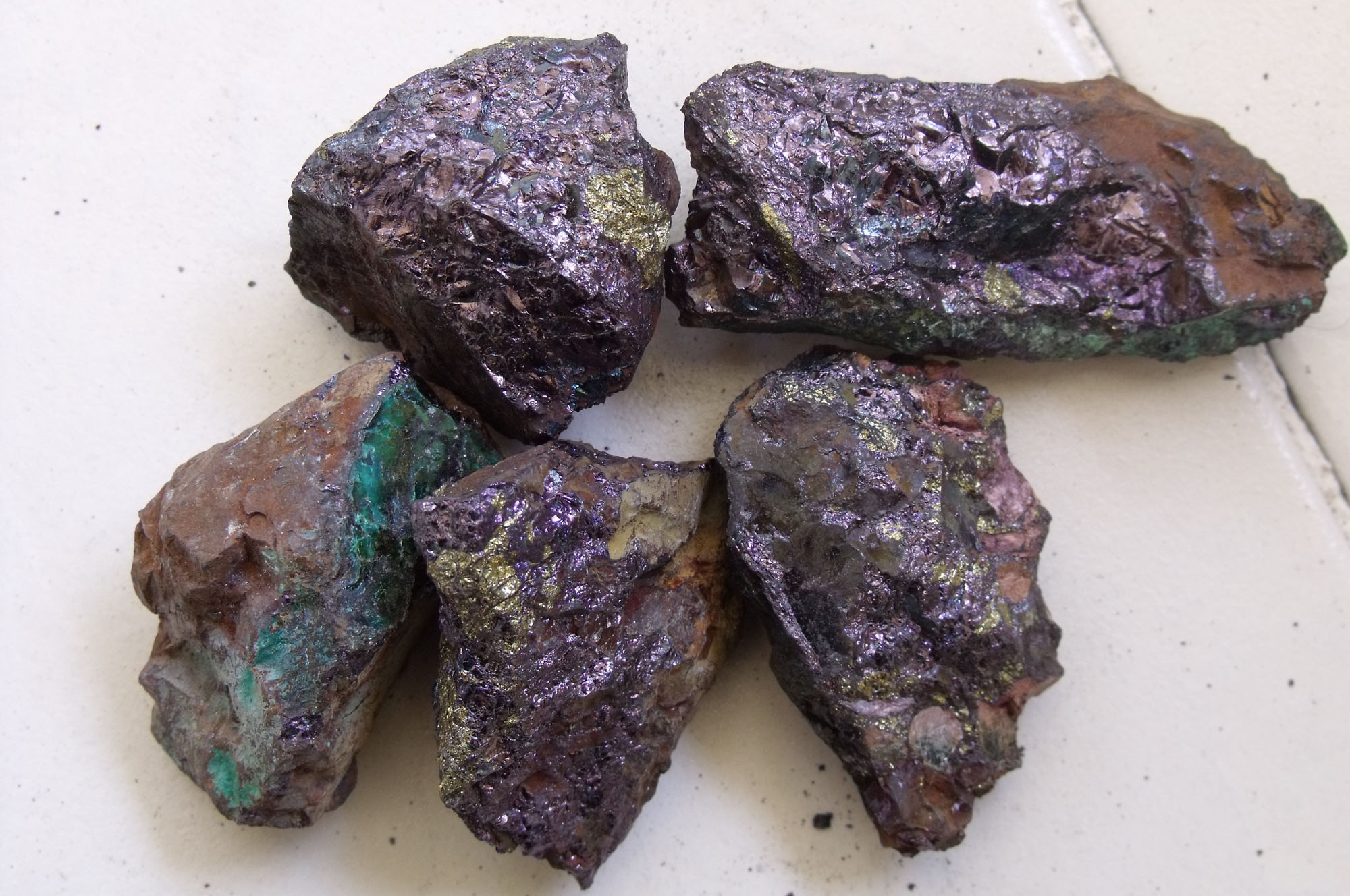 Марганец форма. Марганцевая руда минерал. Марганец полезное ископаемое. Железо-марганцевые руды. Минералы марганца.