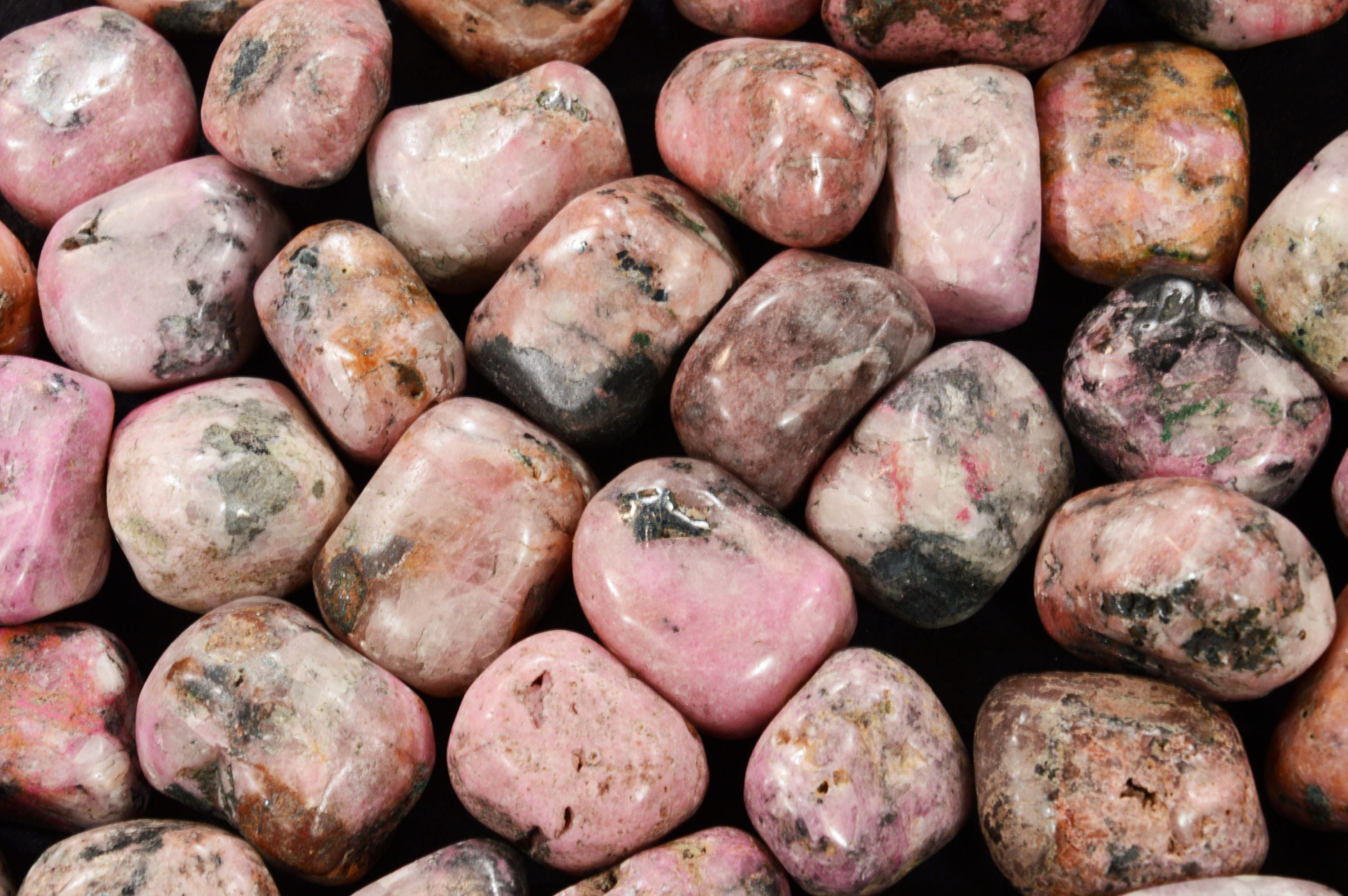 Розовая яшма. Розовая яшма камень. Серо розовый камень. Кобальт камень. Яшма серо розовая камень.