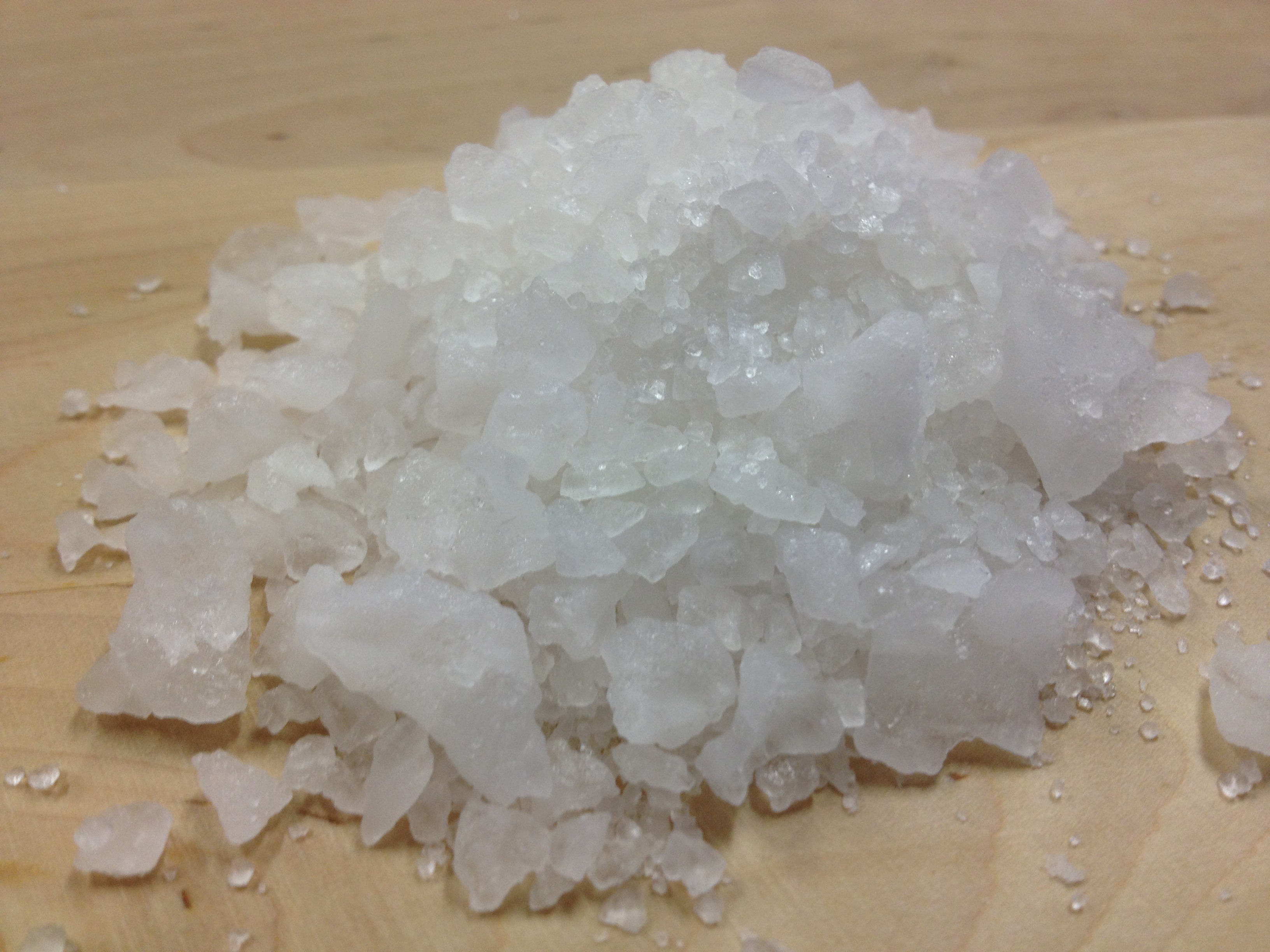 Природная минеральная соль. Соль Горная порода. Каменная соль. Натуральная каменная соль. Каменная соль порода.