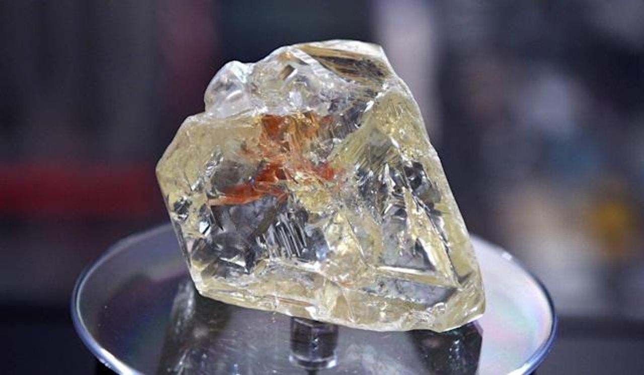 Алмаз фото камня в природе