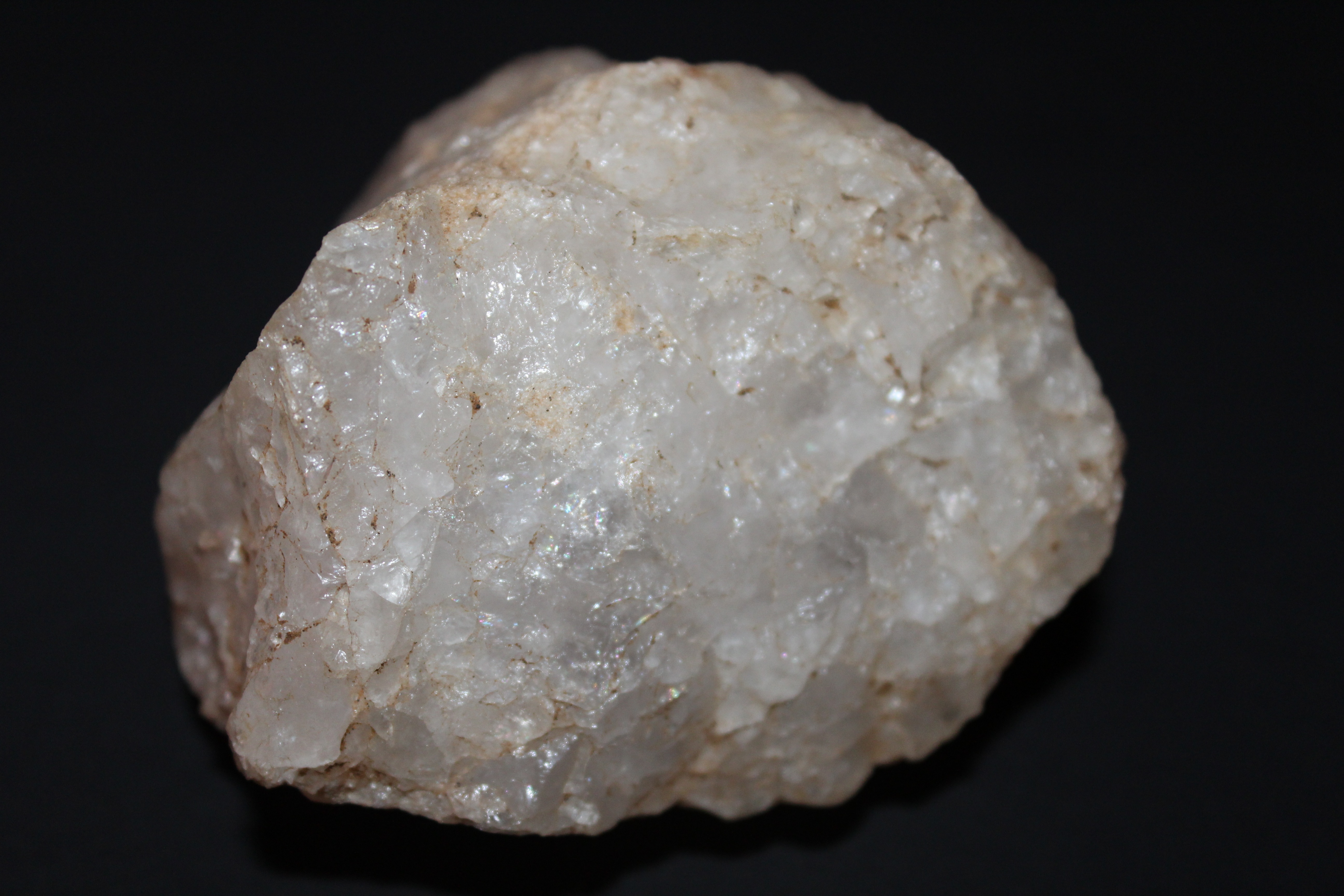 Белые полезные ископаемые. Кварц минерал горный. Белый кварц камень. Кварц непрозрачный камень. Crystal кварц.