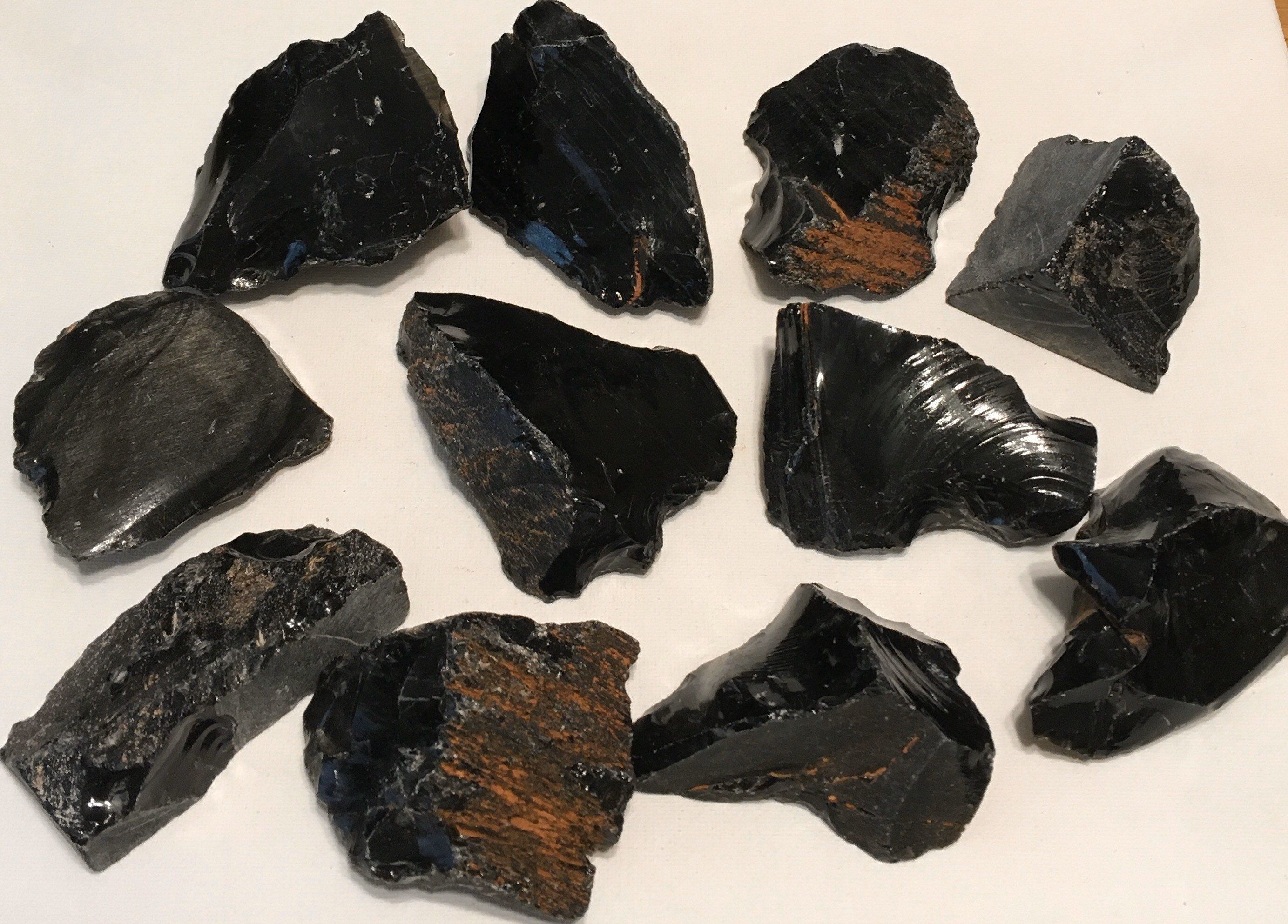 Обсидиан значение. Obsidian Стоун. Brown Obsidian камень. Обсидиан Индонезия. Вулканическое стекло обсидиан.