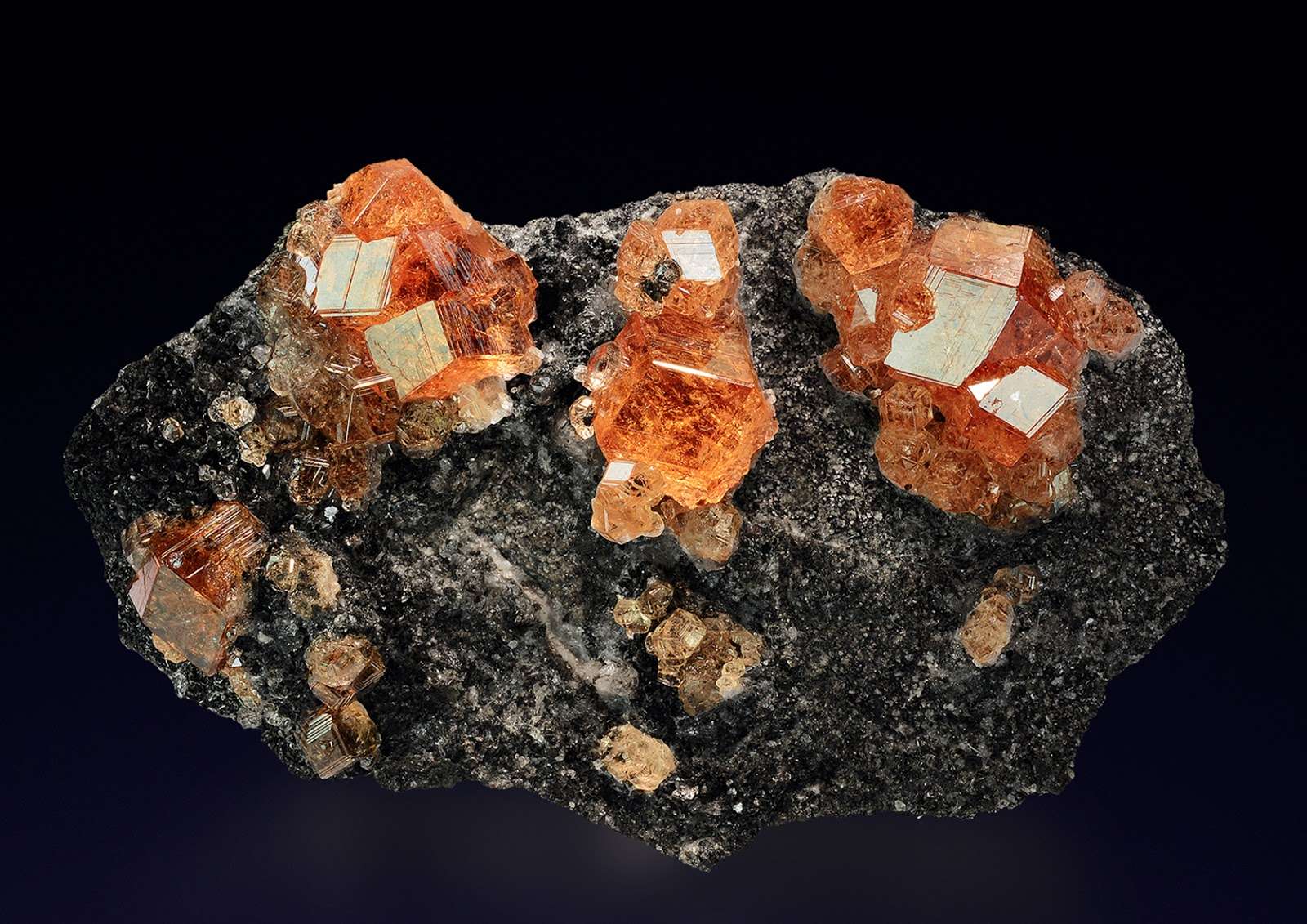 Гидрогроссуляр минерал
