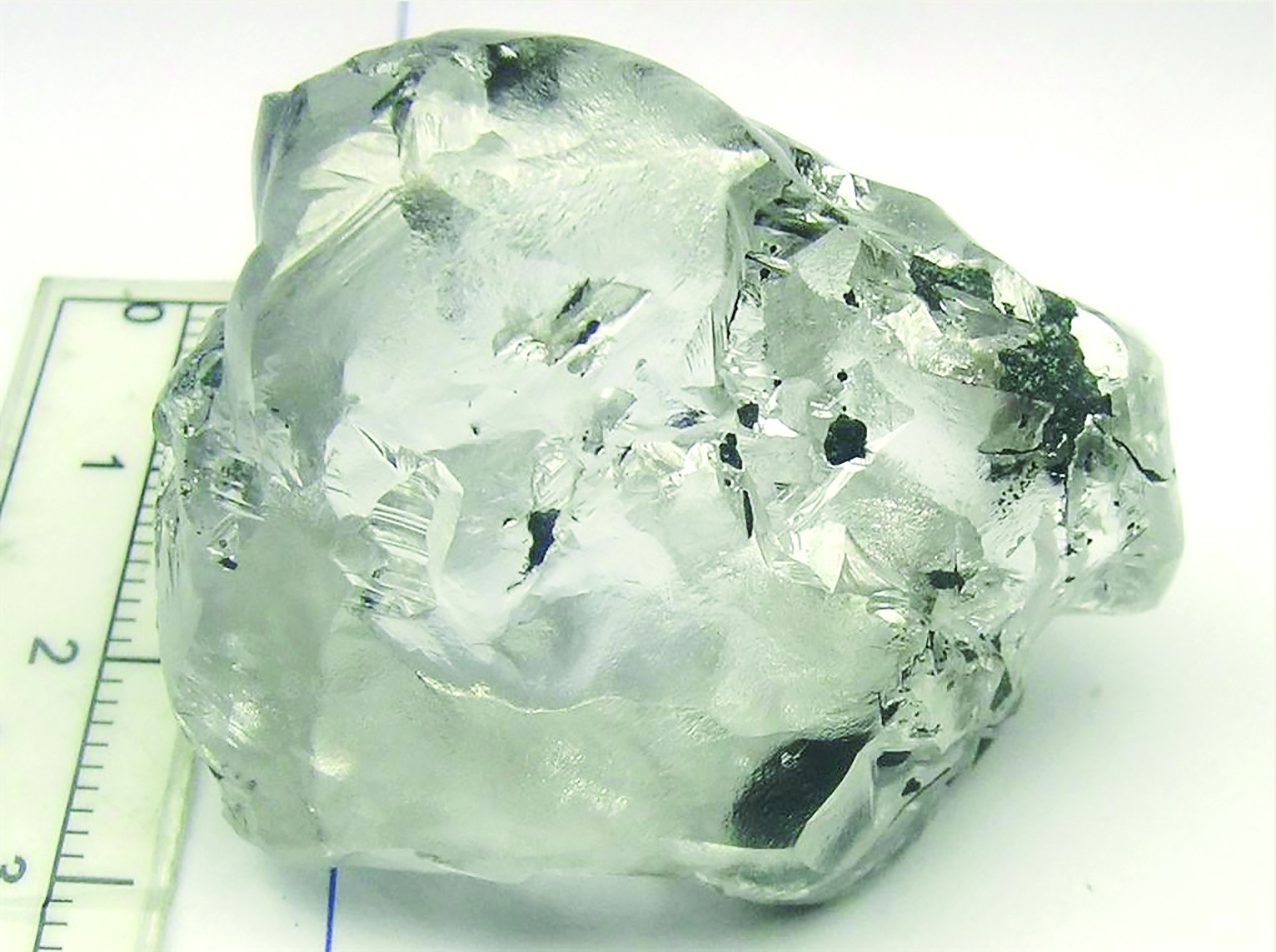 Как выглядит катнеп. Алмаз неограненный камень. Алмаз в природе неограненный. Алмаз неограненный АЛРОСА. Лесото алмазный рудник Летсенг.