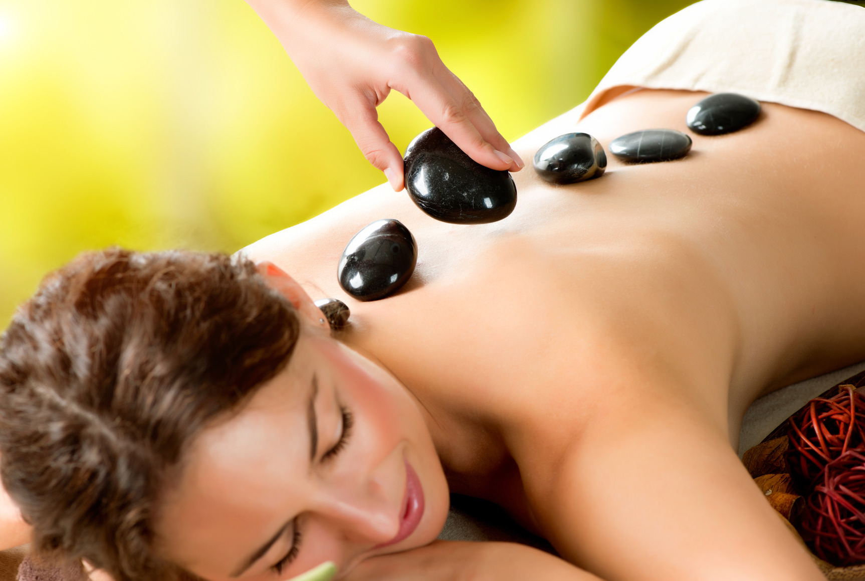 First massage. Стоунтерапия. Спа массаж. Спа камни для массажа. Стоунтерапия массаж.