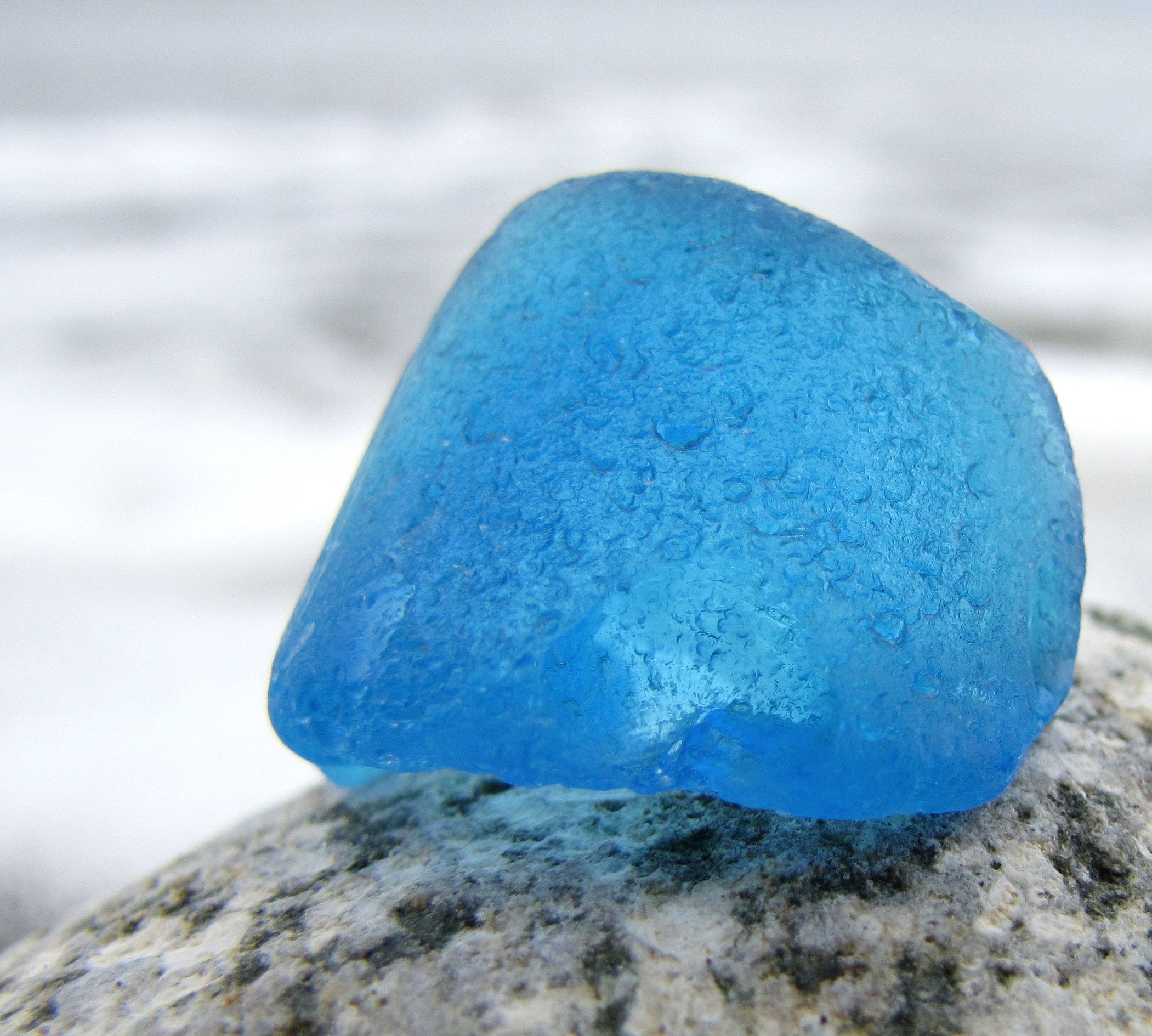 Небесно голубой камень