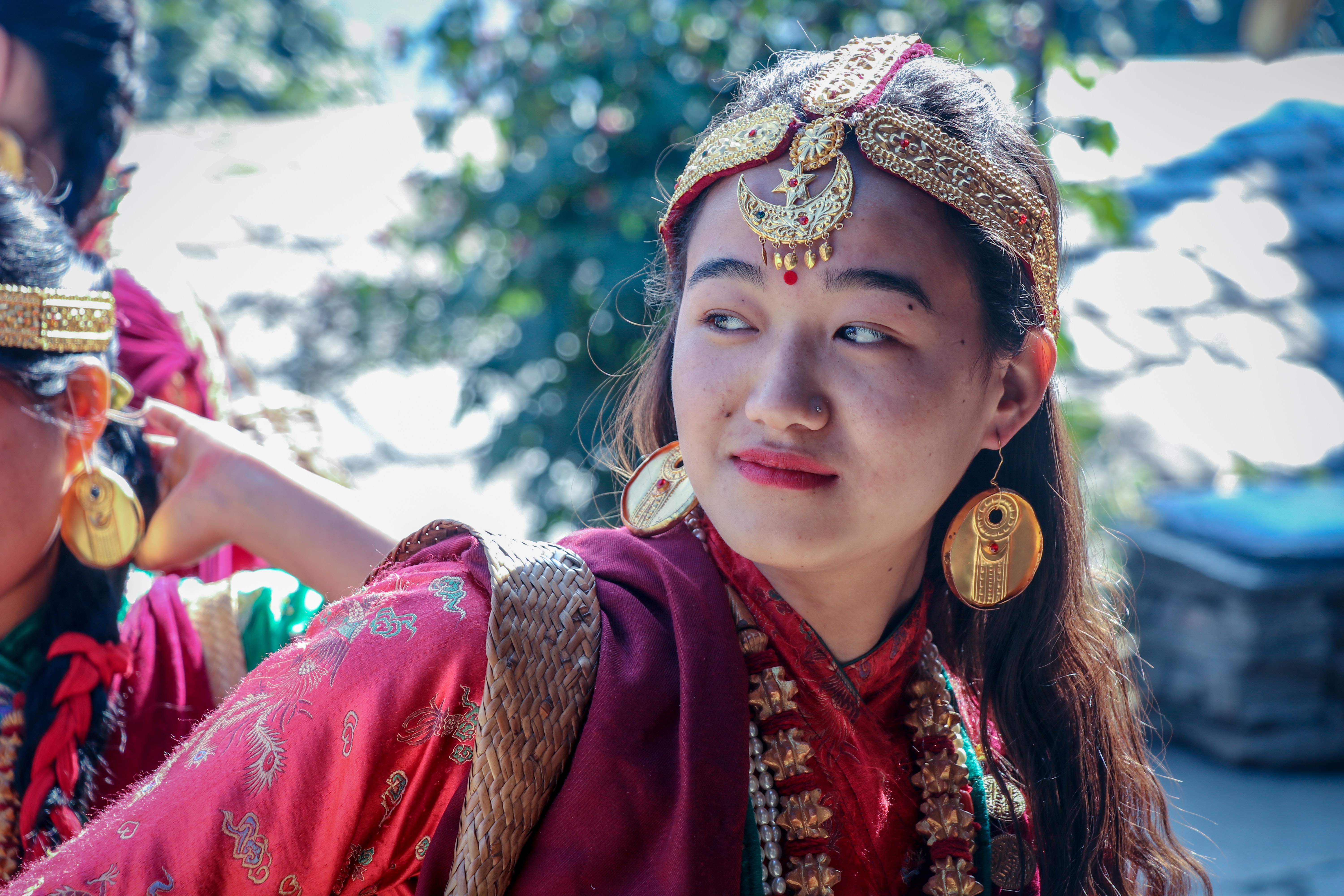 Принцесса непала. Гандрук Непал. Непал женщины. Непал одежда. Царица Непала фото.
