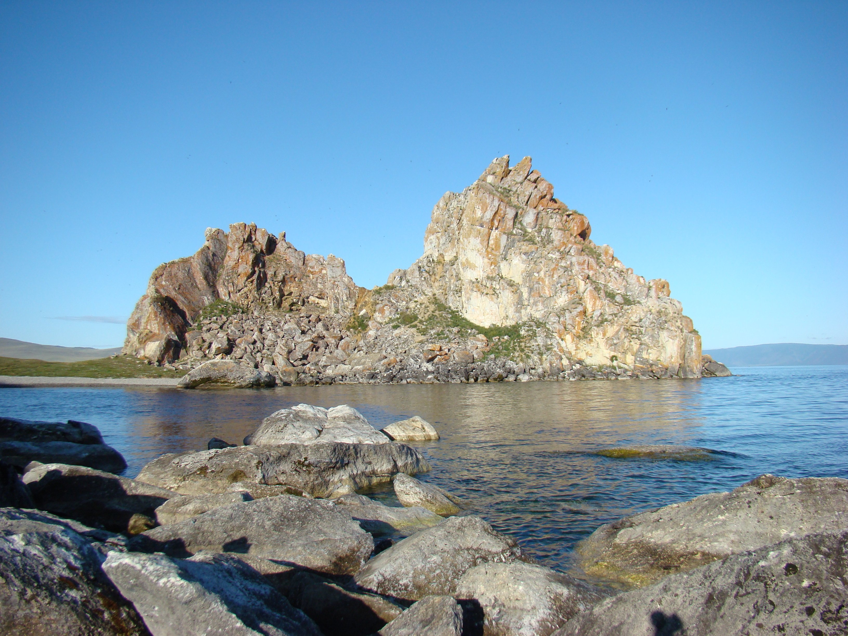 Шаман-скалы на острове Ольхон