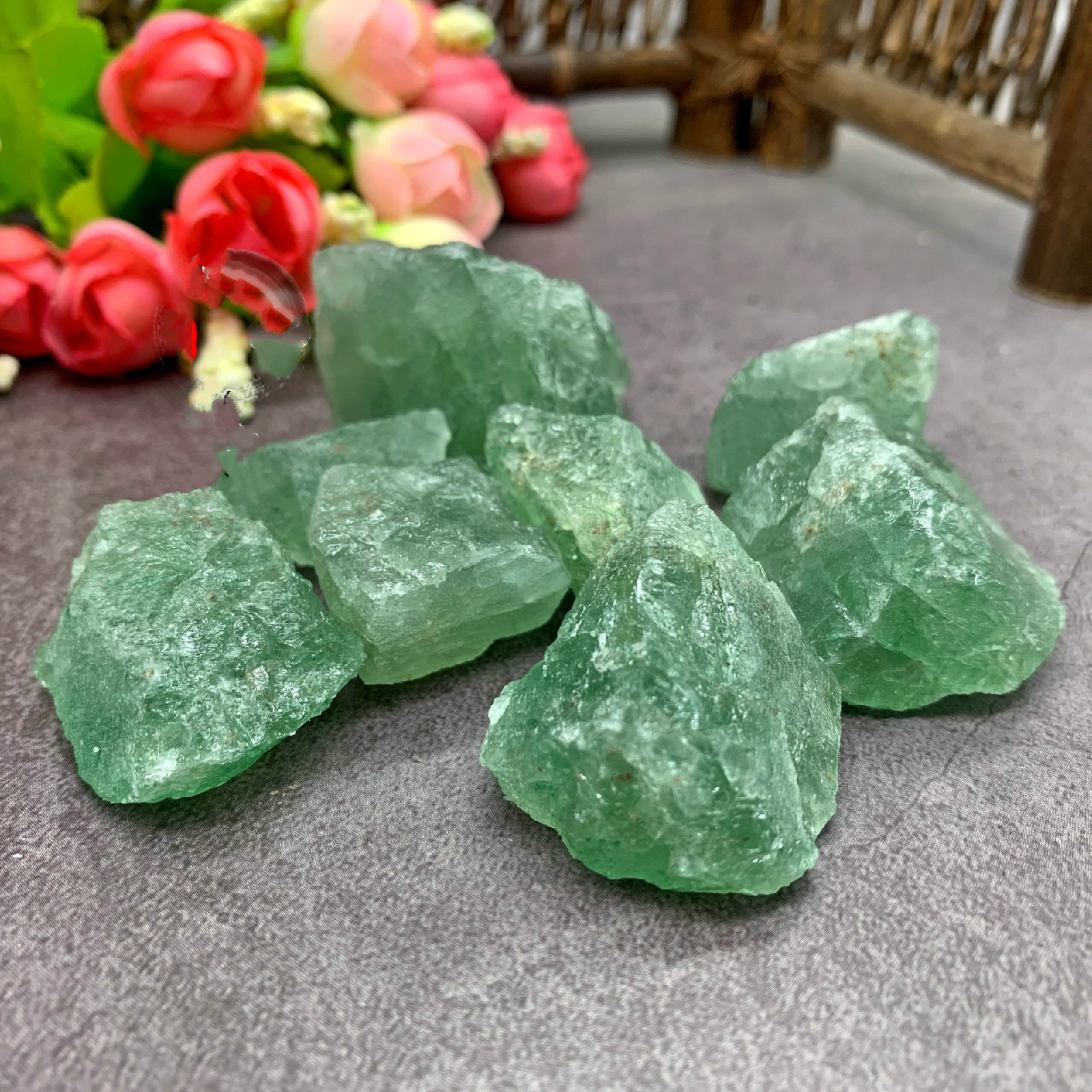 Полудрагоценные камни зеленого цвета