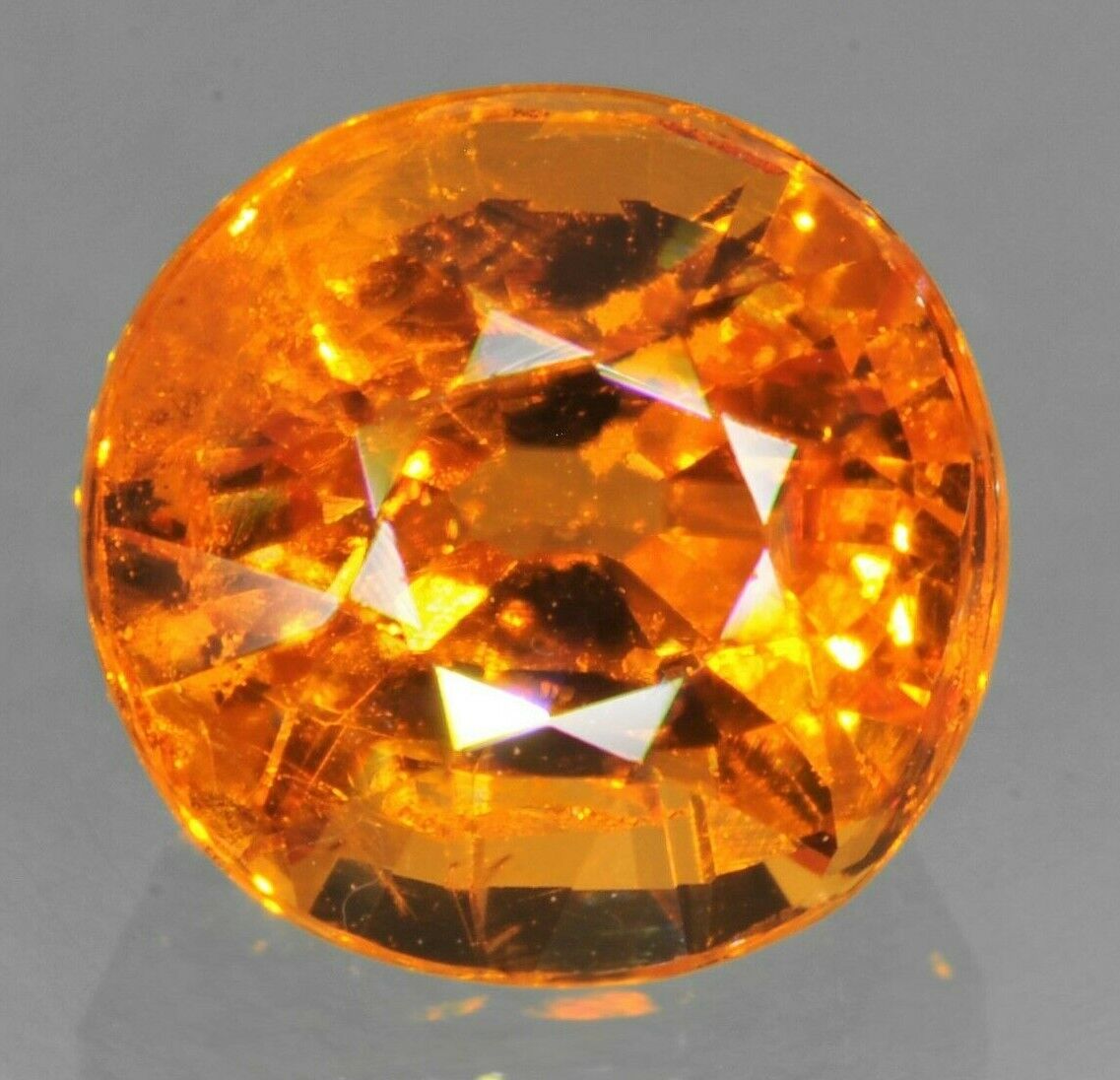 Спессартин камень. Гранат спессартин. Оранжевый гранат спессартин. Оранжевый Алмаз оранжевый Алмаз самородок. Спессартин драгоценный камень.