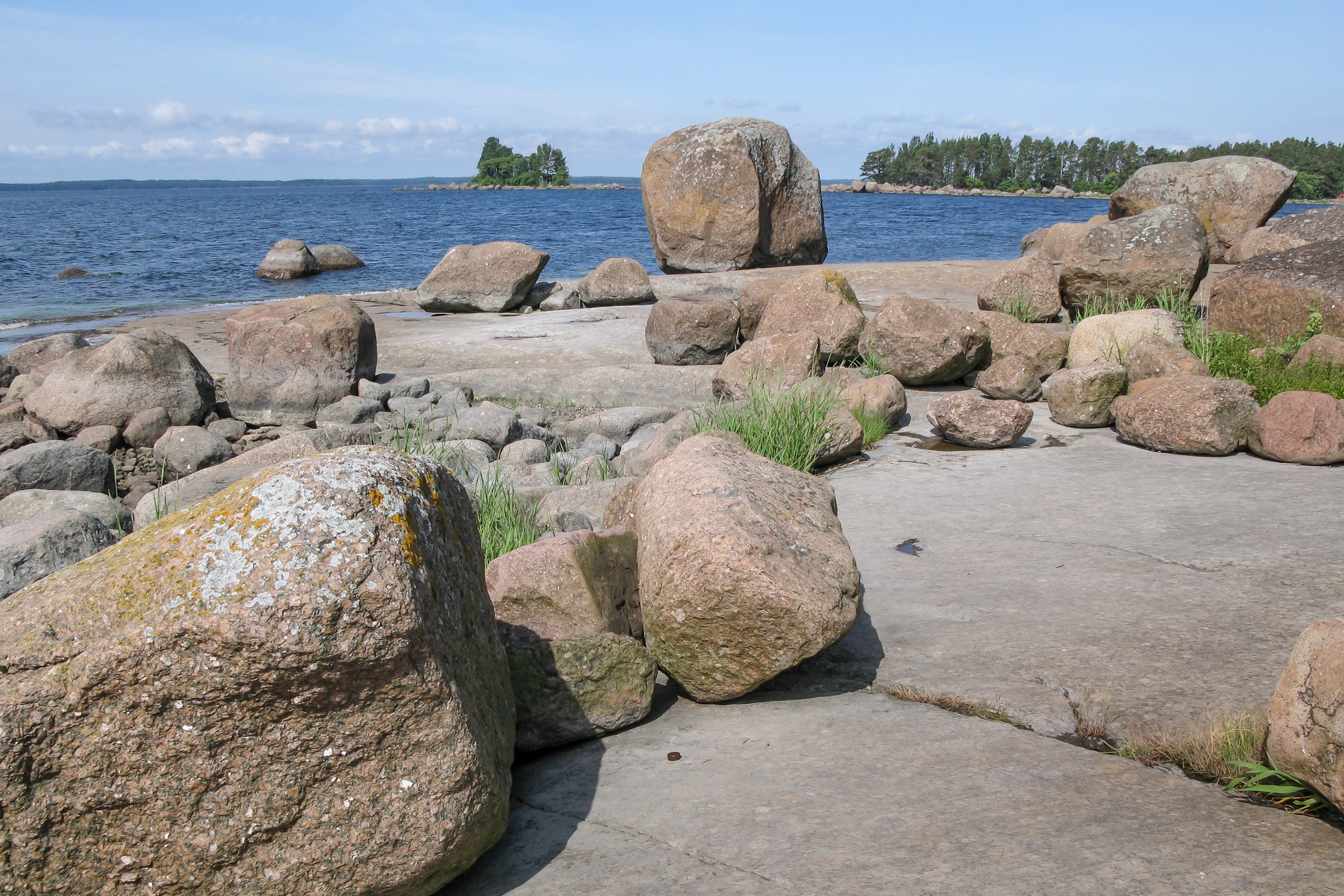 Хочу быть камнем. Финский залив камни. Финский залив каменный пляж. Каменный берег валуны финский залив. Острова финского залива большой камень.