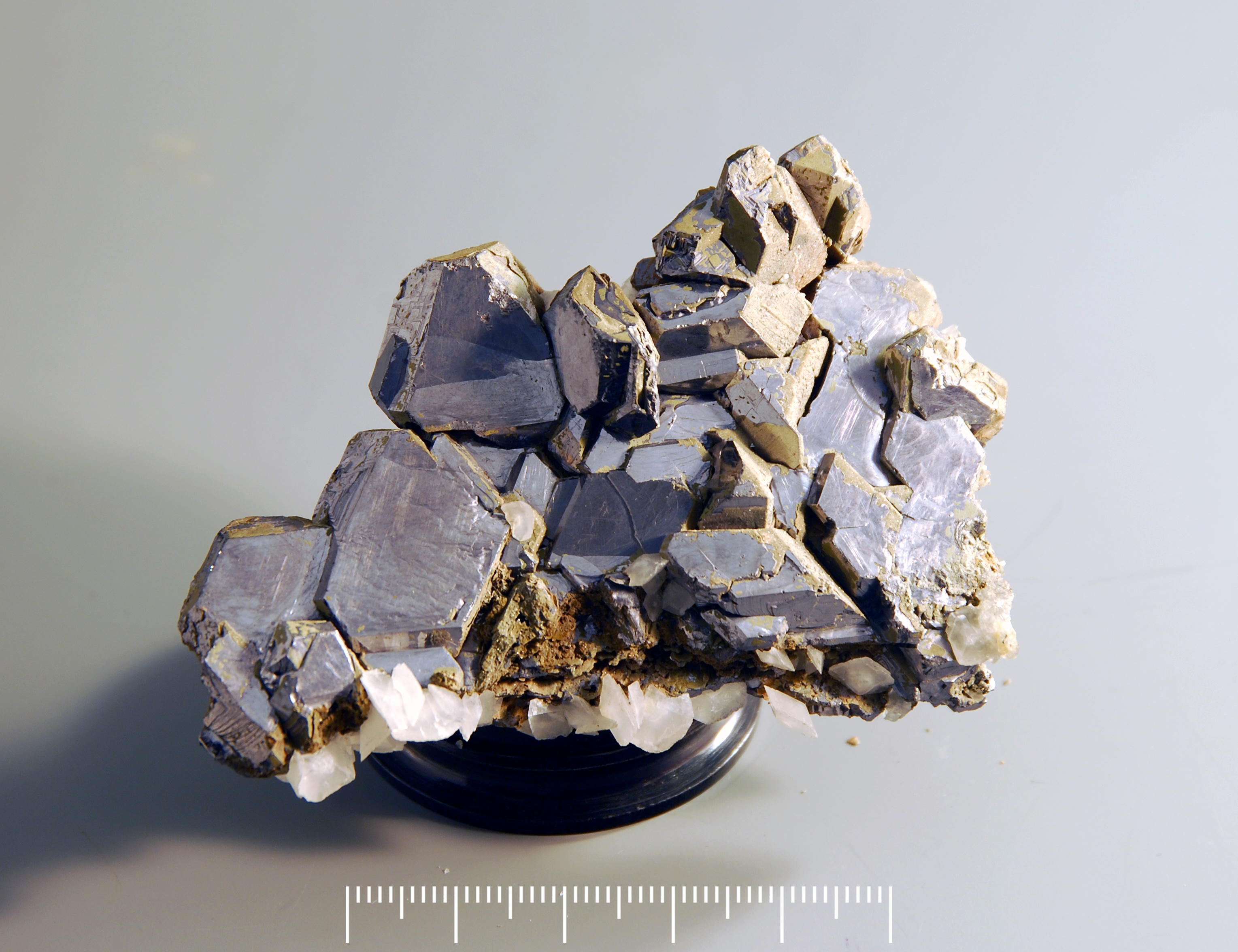 Цепочка производства свинца из минерала галенита. Горная порода галенит. Галенит камень. Минерал галенит формула. Тетрадимит минерал.
