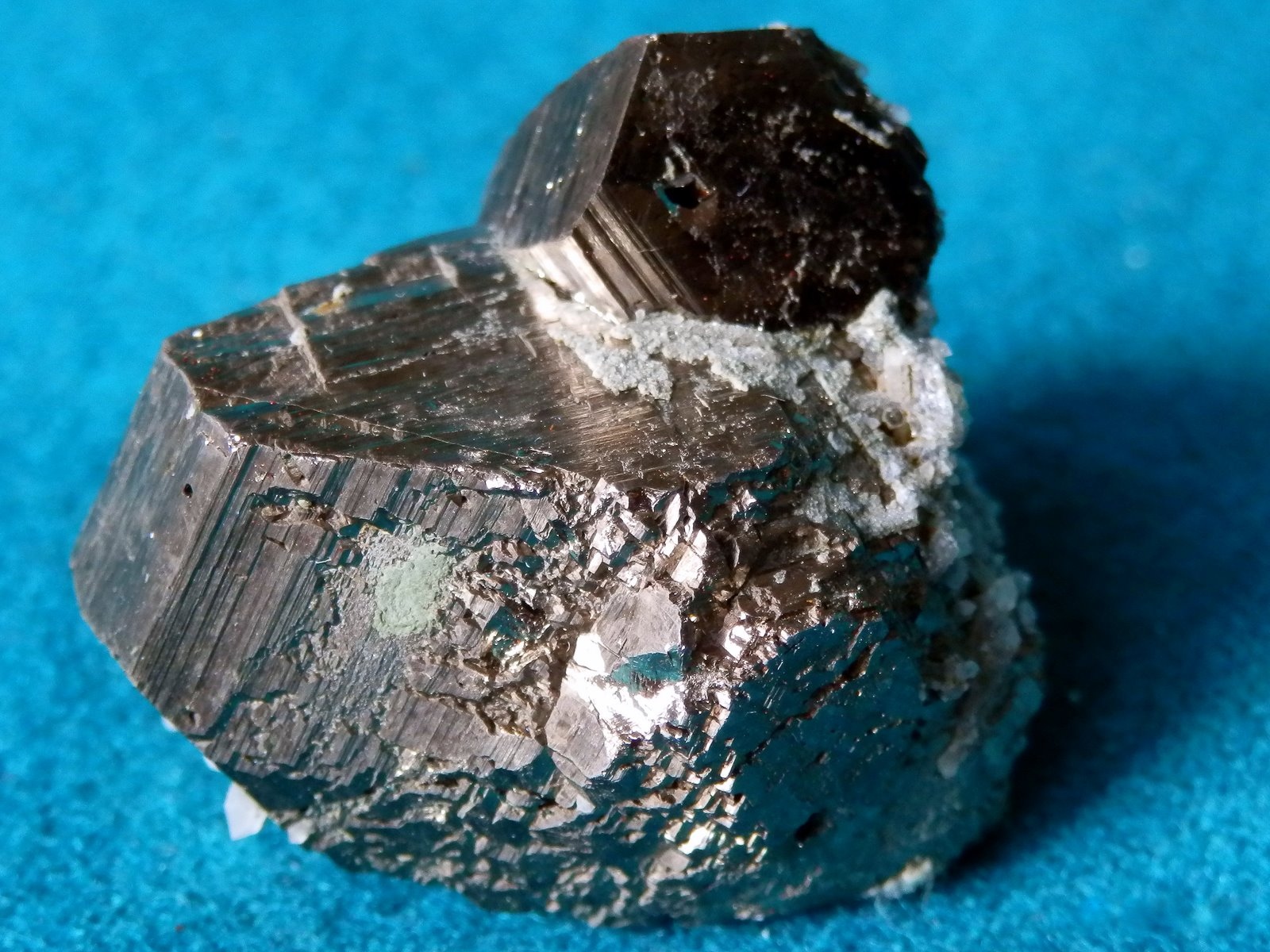 Цепочка производства свинца из минерала галенита. Касситерит минерал. Теллурид свинца минералы. Галенит минерал. Астраханит минерал.