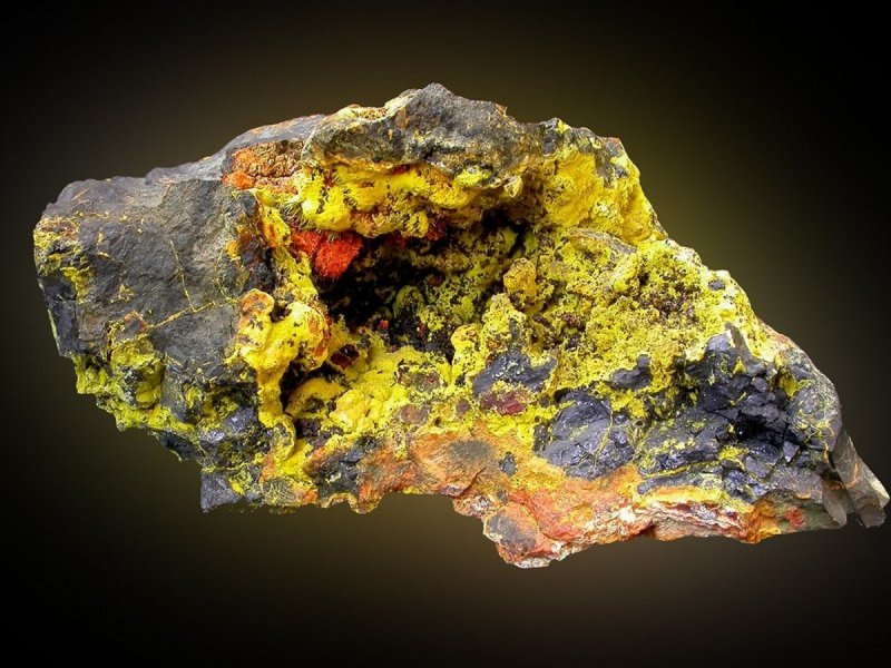 Как выглядит урановая руда в природе фото