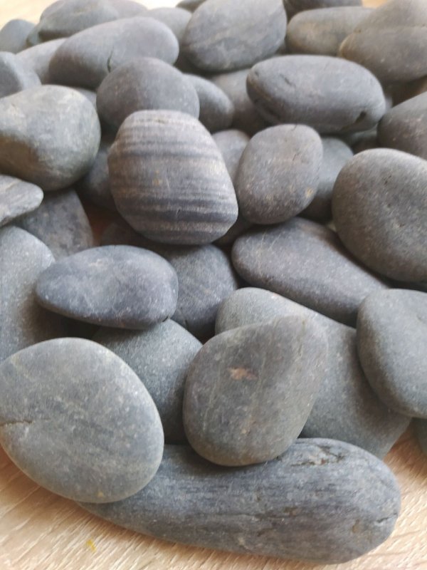 Почему камни серые. Серая галька. Крупные морские камни. Темно серый камень. Натуральный камень серого цвета.