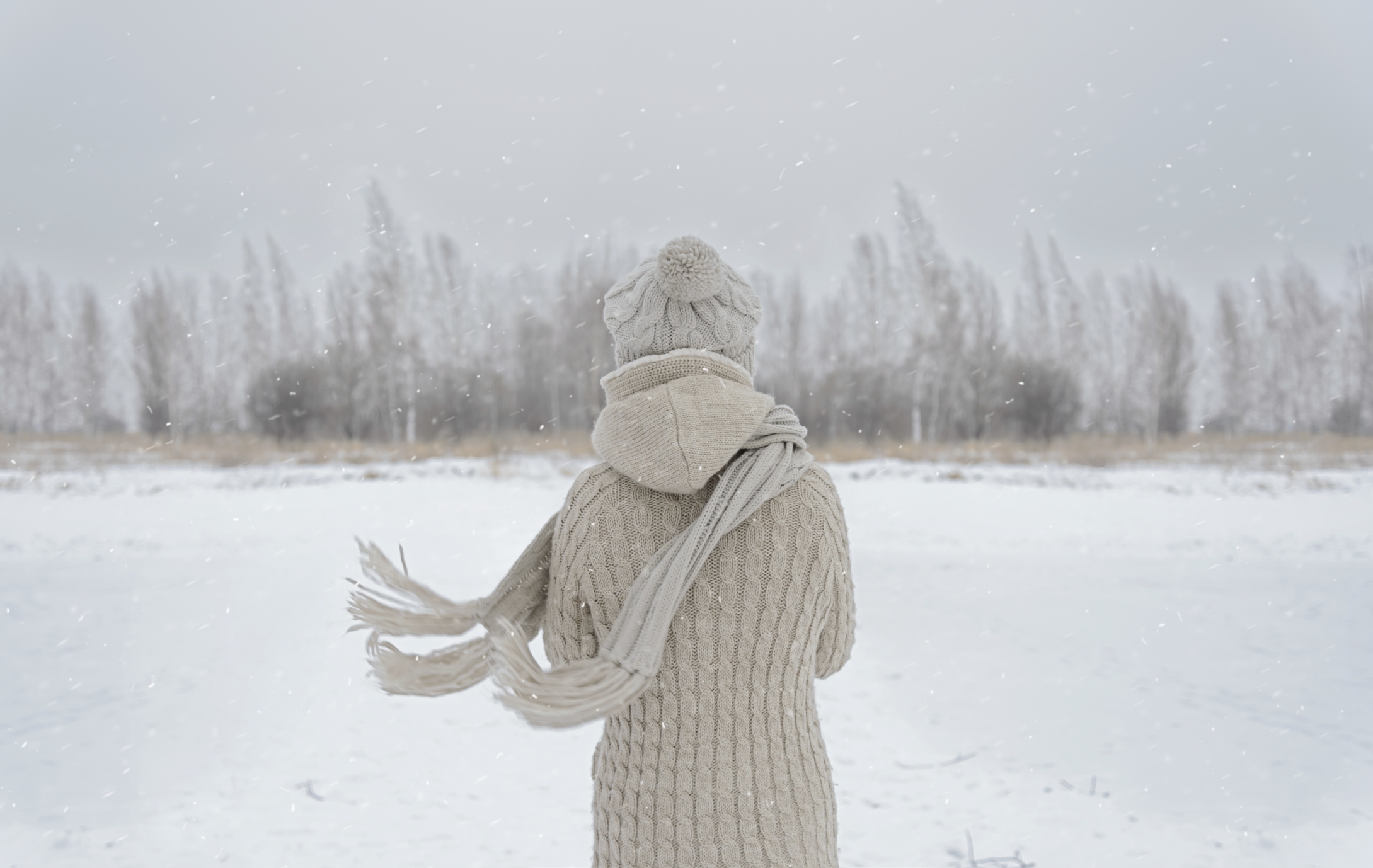 Девушка зимой, вид со спины, на аватарку (18 фото)