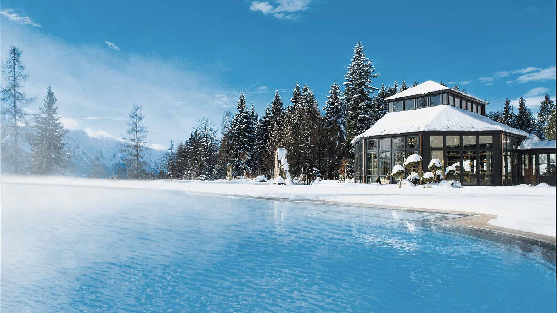 парк отель солнечный бассейн зимой открытый