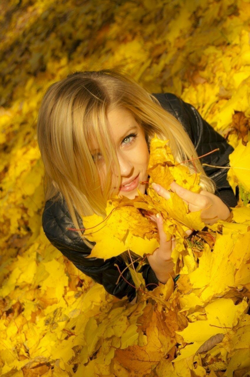 фото блондинок осенью в очках любительское