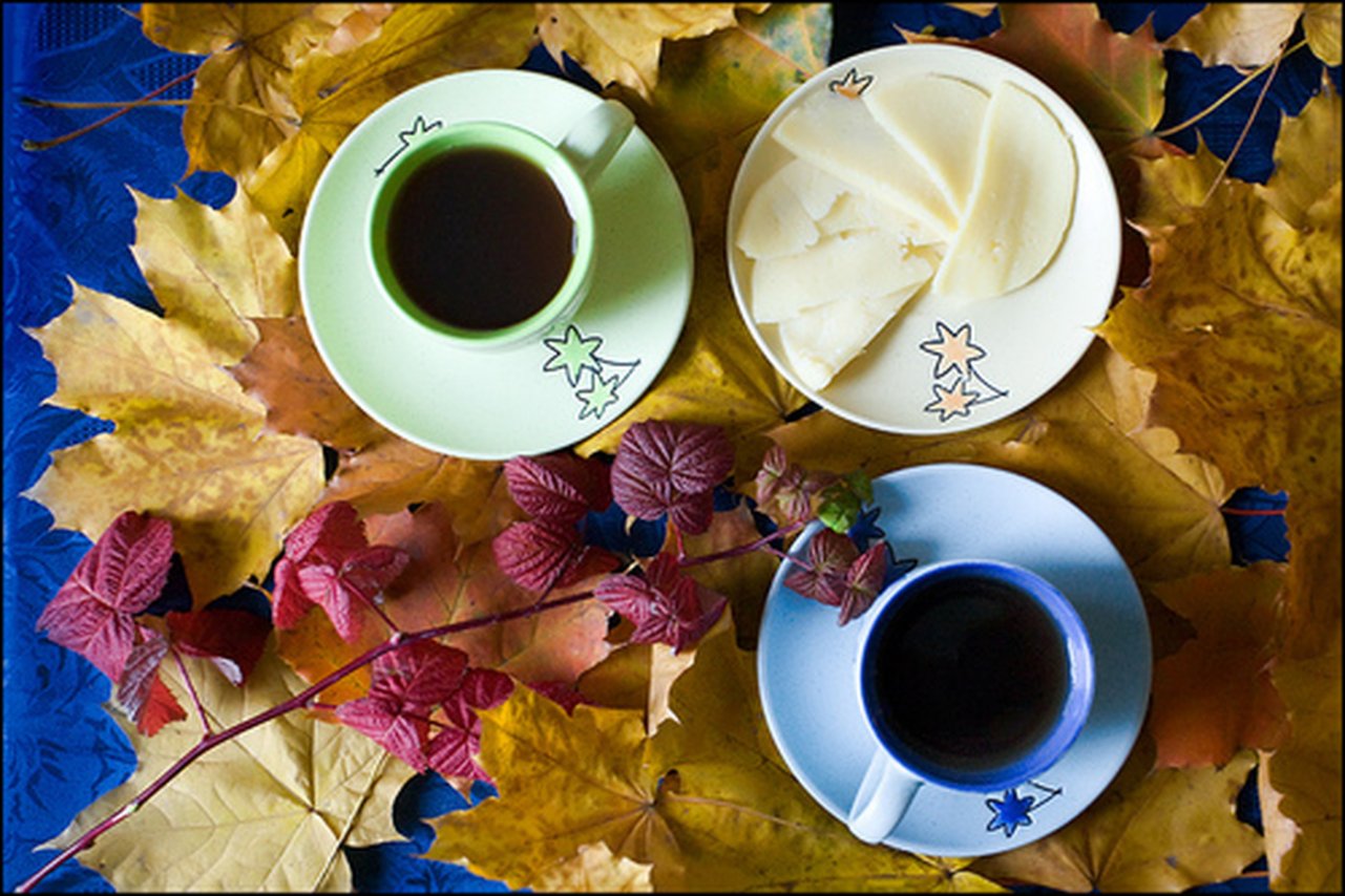 фото красивая осень и кофе две чашки