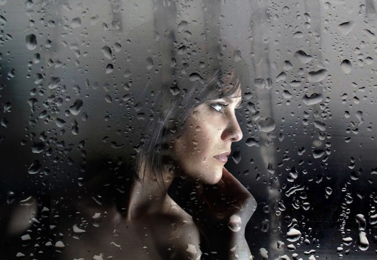 Feeling vk. Грустный дождь. Дождь грусть. Женщина дождя. Дождь за окном.