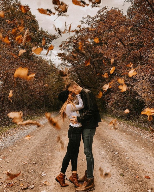 Влюбленные пары осень