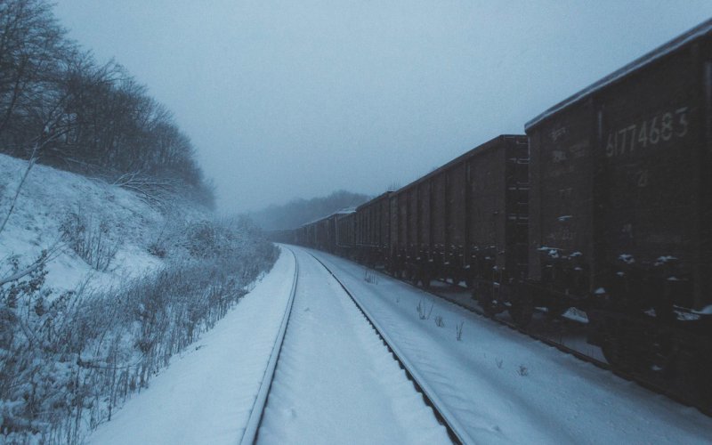 Зимний вид из окна поезда