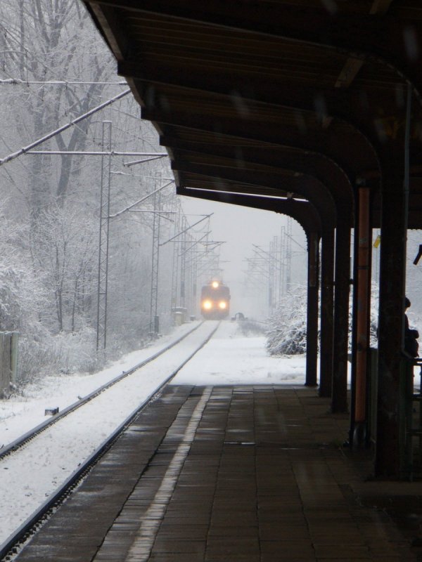 Вид из окна поезда зима