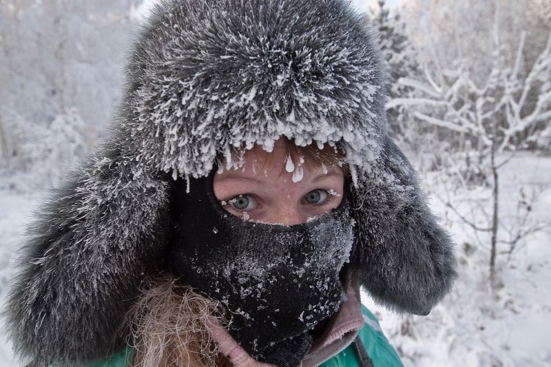 Девушки в Сибири зимой