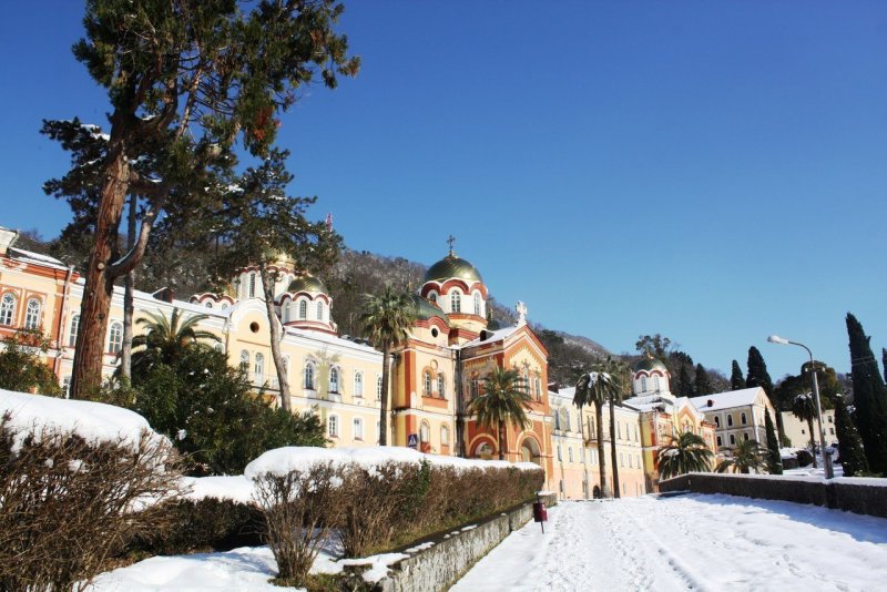 Новоафонский монастырь зимой