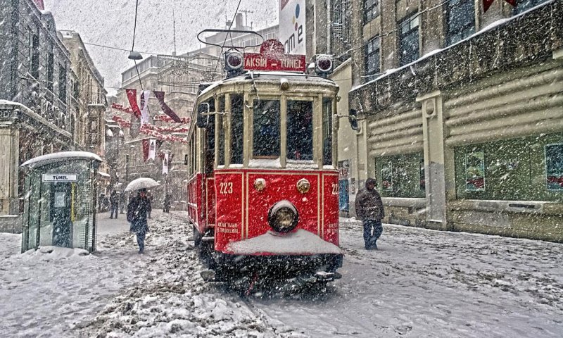 Istanbul Истикляль снег трамвай