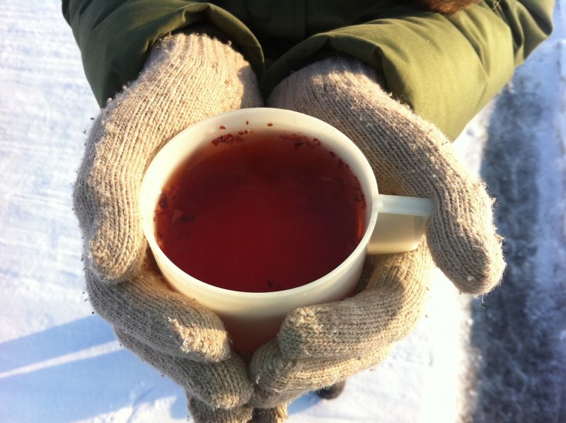 Чашка чая на снегу