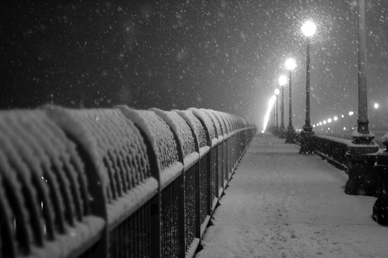 Зимний город снегопад тёмный