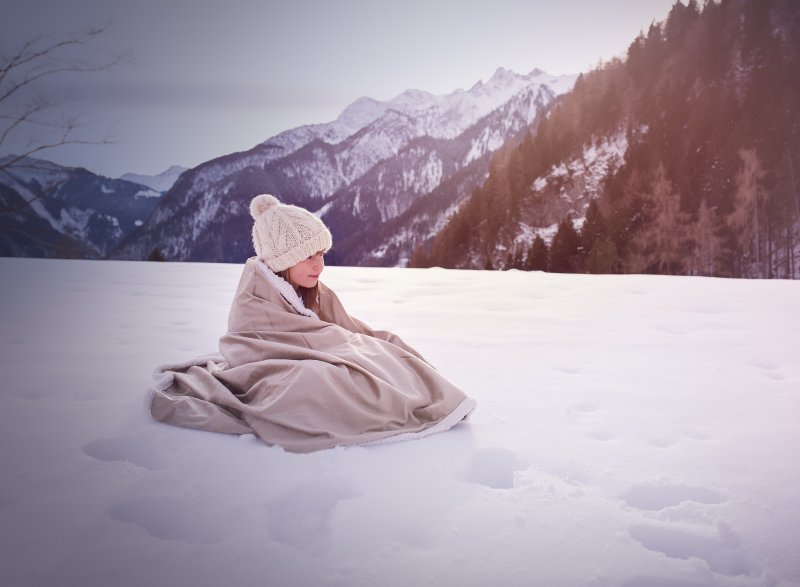 Зимняя фотосессия в одеяле