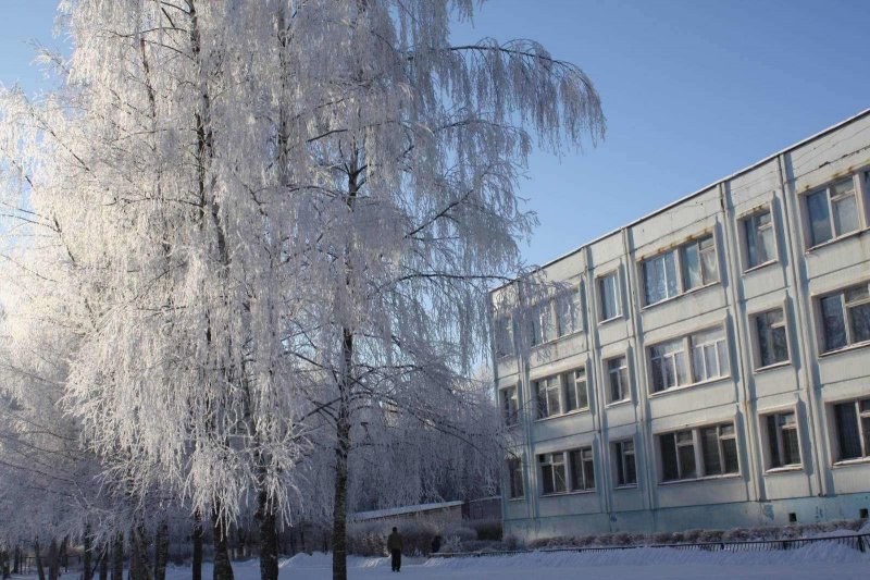 Школьный двор зима
