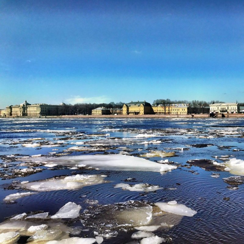 Река Печора весной ледоход