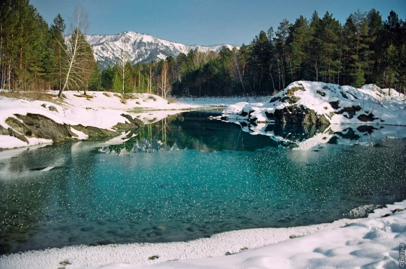 Малахитовое озеро горный Алтай
